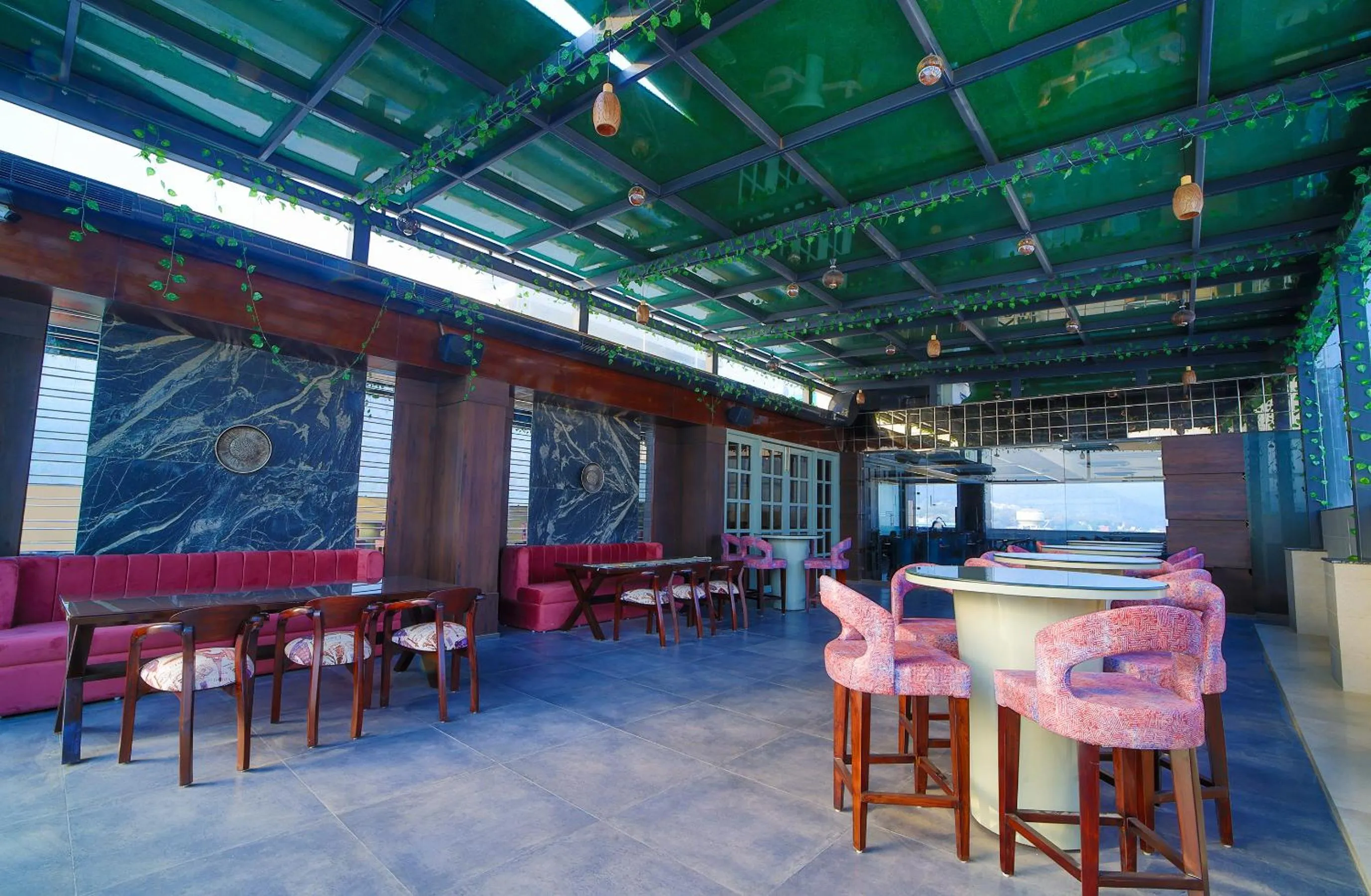 Restaurant/places to eat in Hotel Holy Vivasa