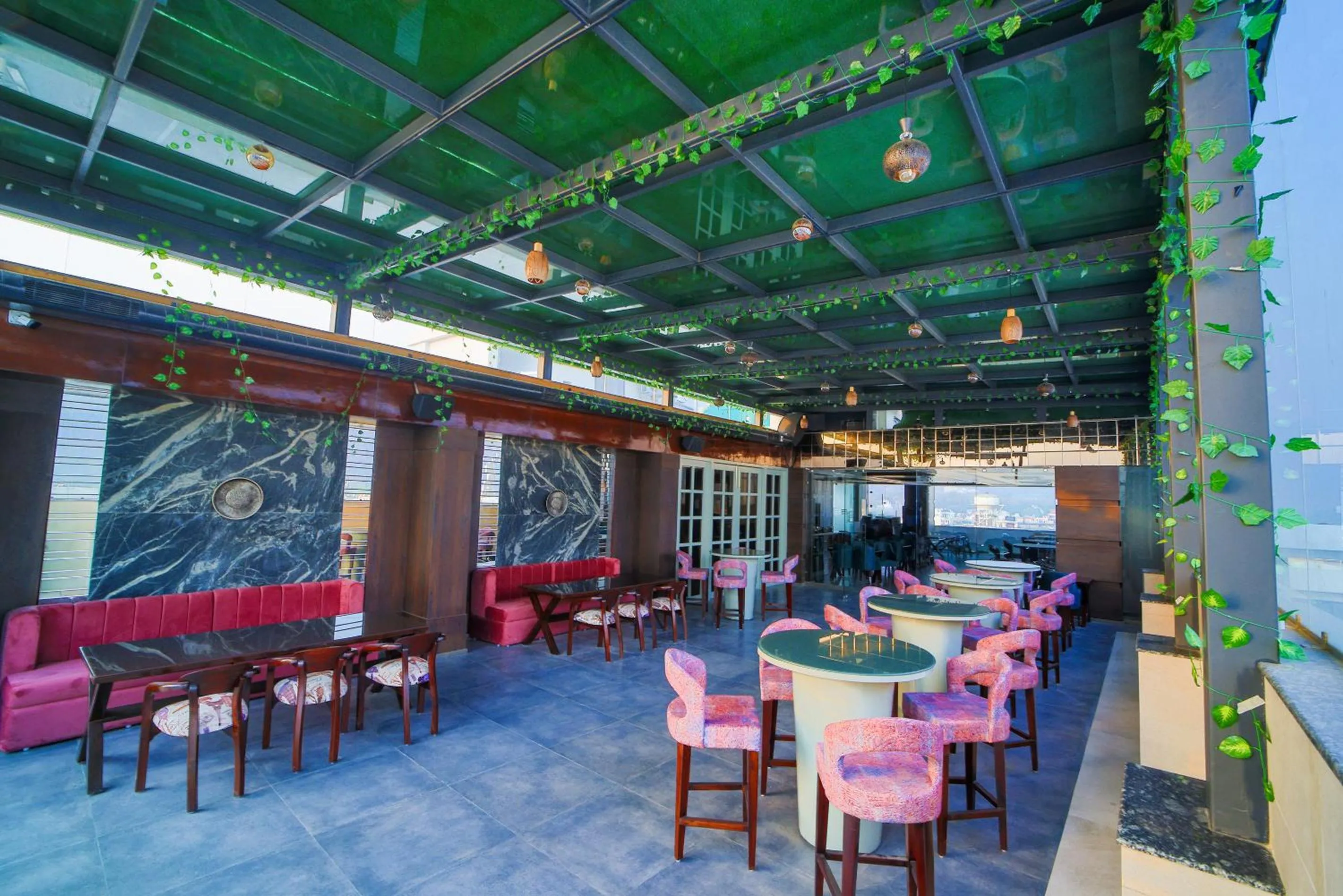 Restaurant/places to eat in Hotel Holy Vivasa