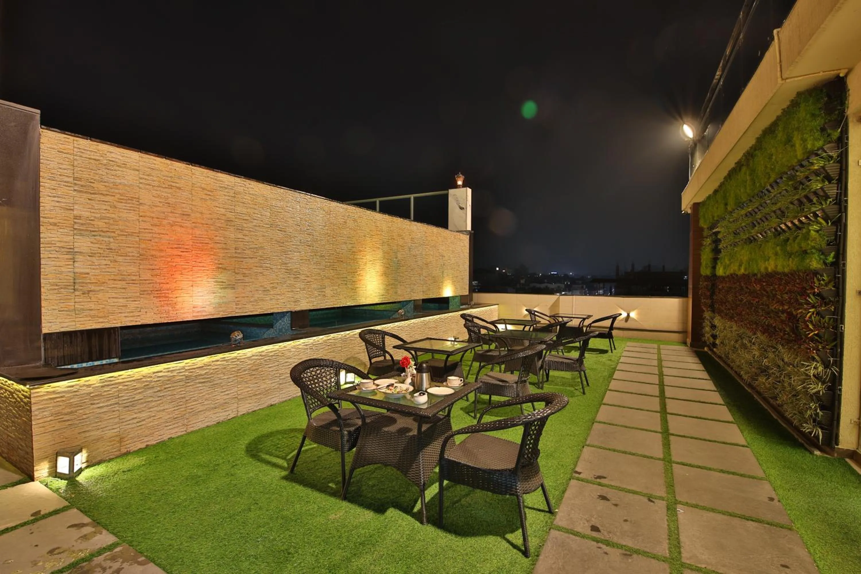 Dining area in Hotel Holy Vivasa