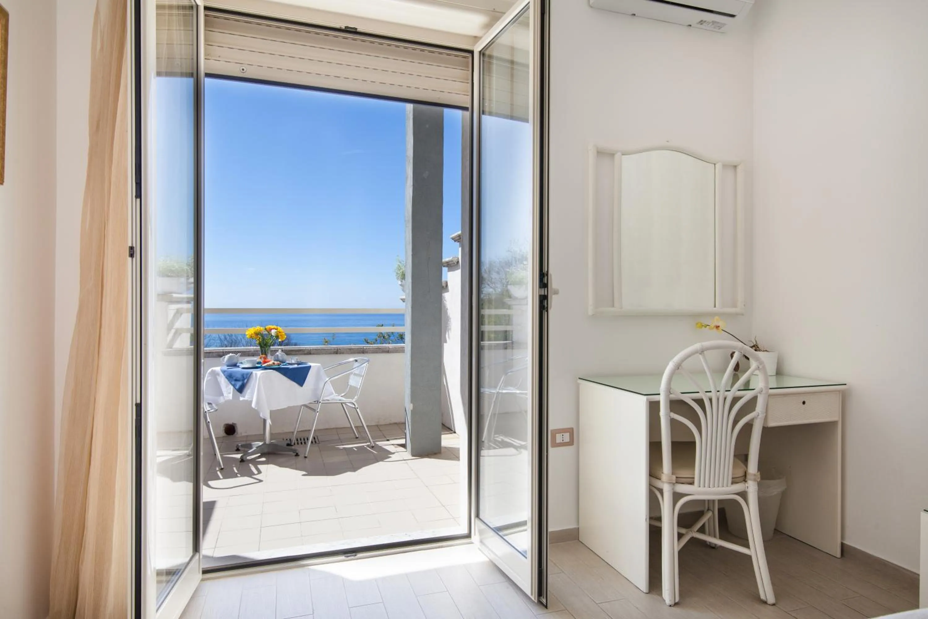 Balcony/Terrace, Bed in Mini Hotel - Angolo Di Paradiso -