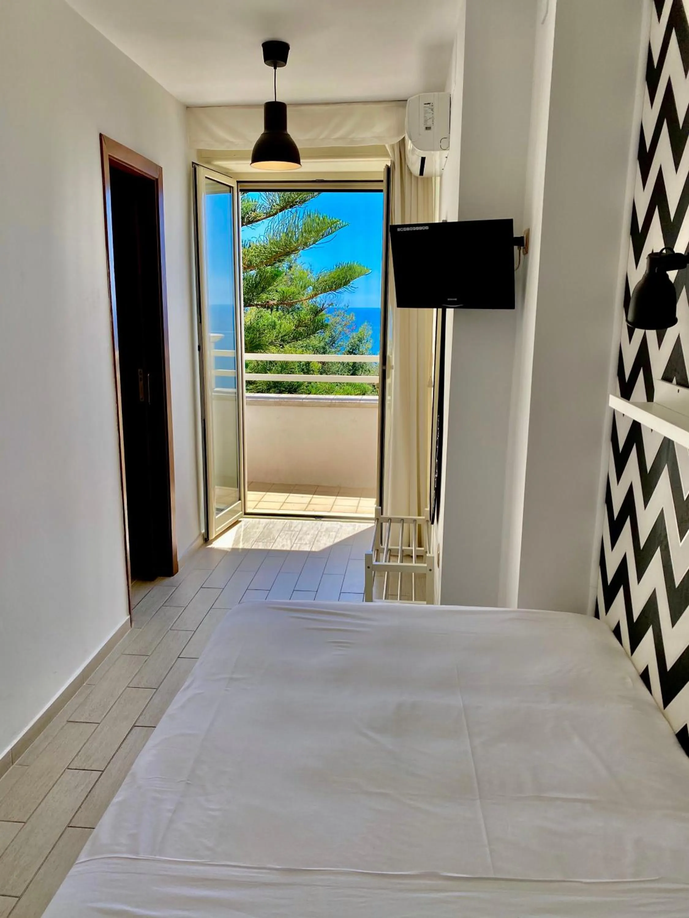 View (from property/room), Bed in Mini Hotel - Angolo Di Paradiso -