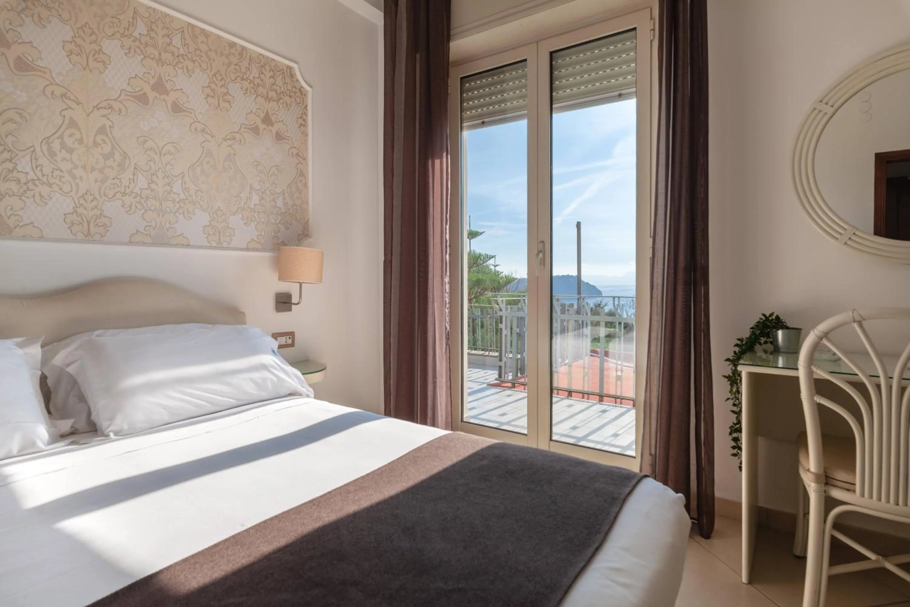 Bed in Mini Hotel - Angolo Di Paradiso -