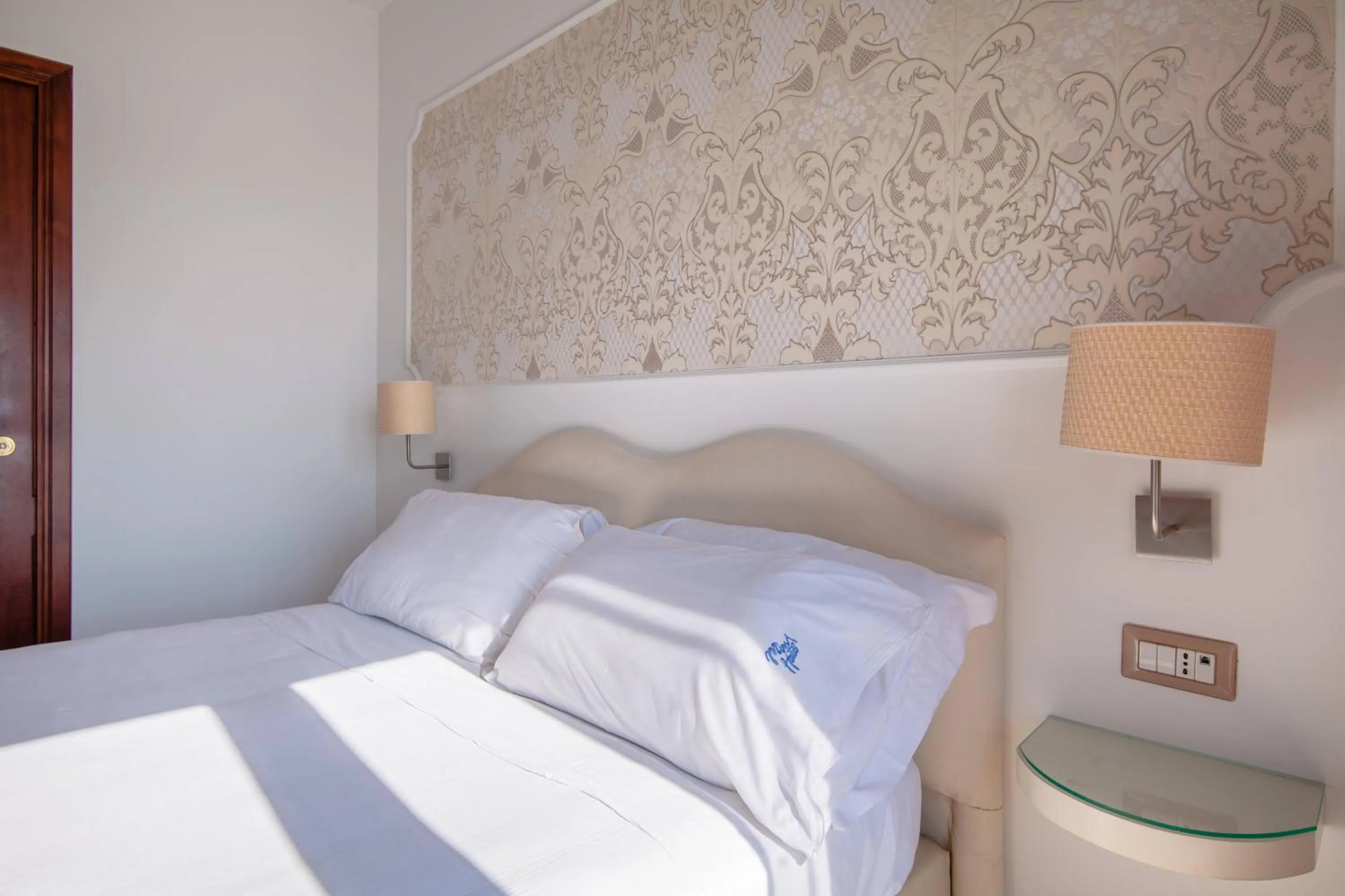 Bed in Mini Hotel - Angolo Di Paradiso -