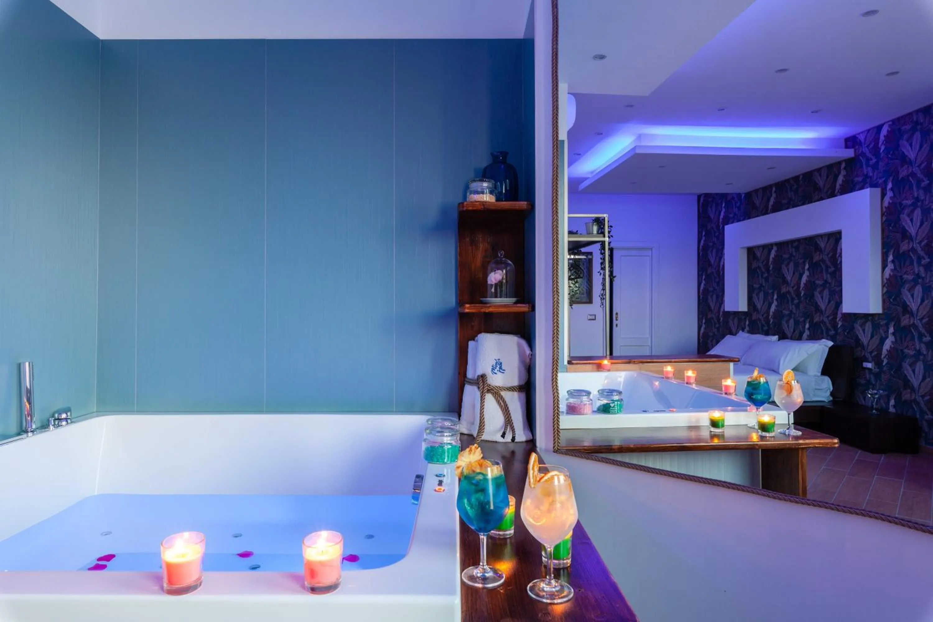 Hot Tub in Mini Hotel - Angolo Di Paradiso -