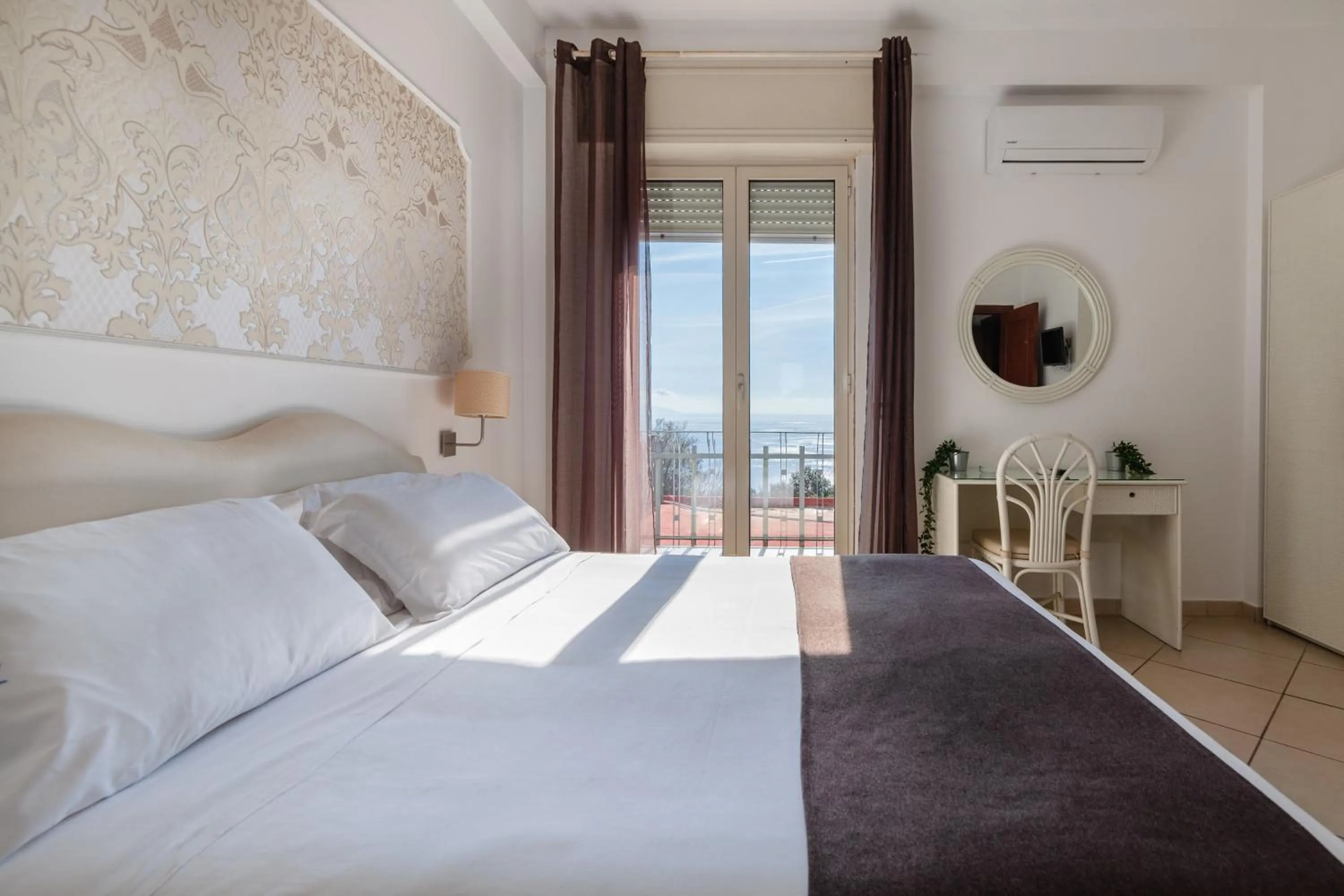 Bed in Mini Hotel - Angolo Di Paradiso -
