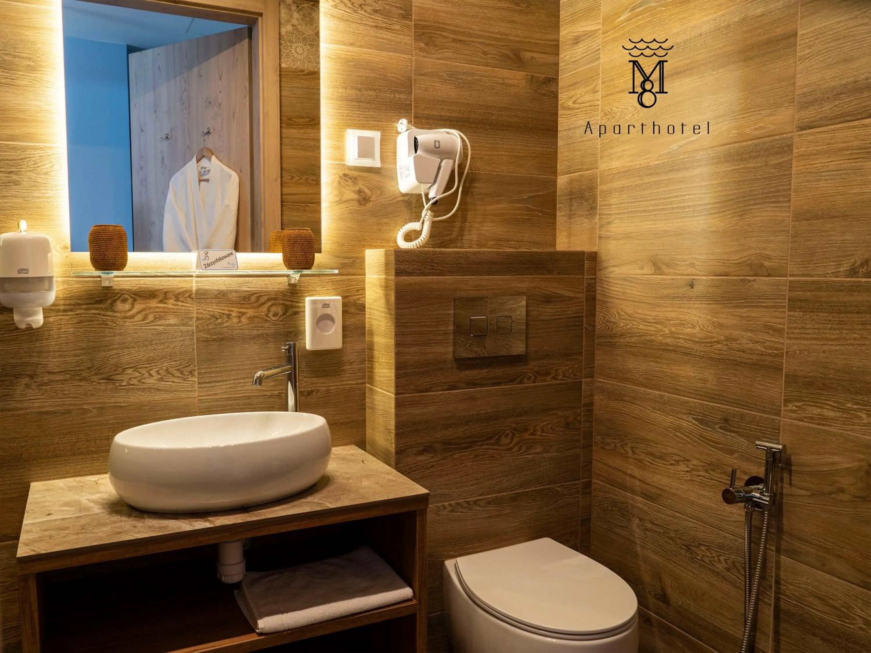 Toilet in Mariensztat 8 Hotel