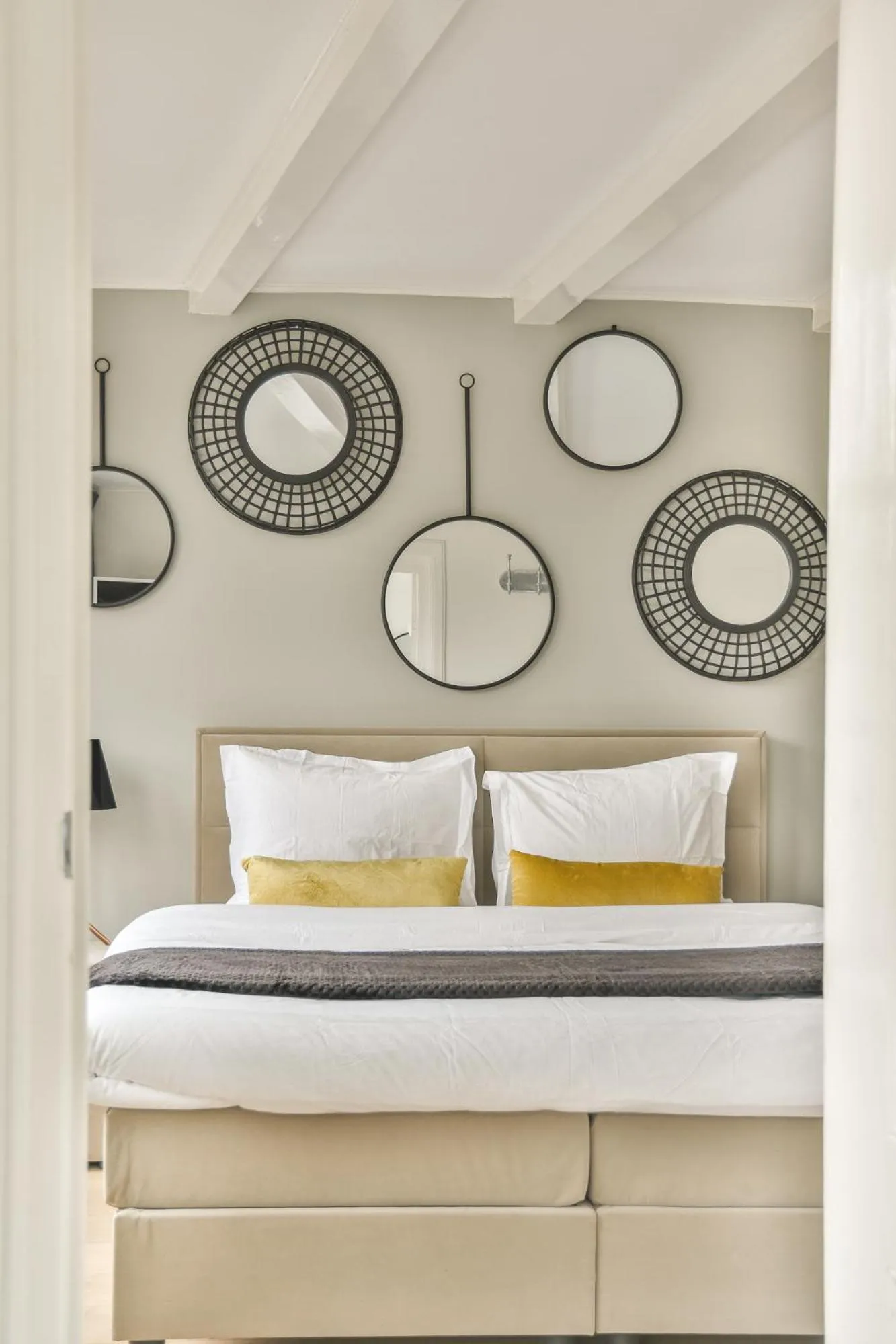 Bed in Spiegelgracht Apartments with Canal View