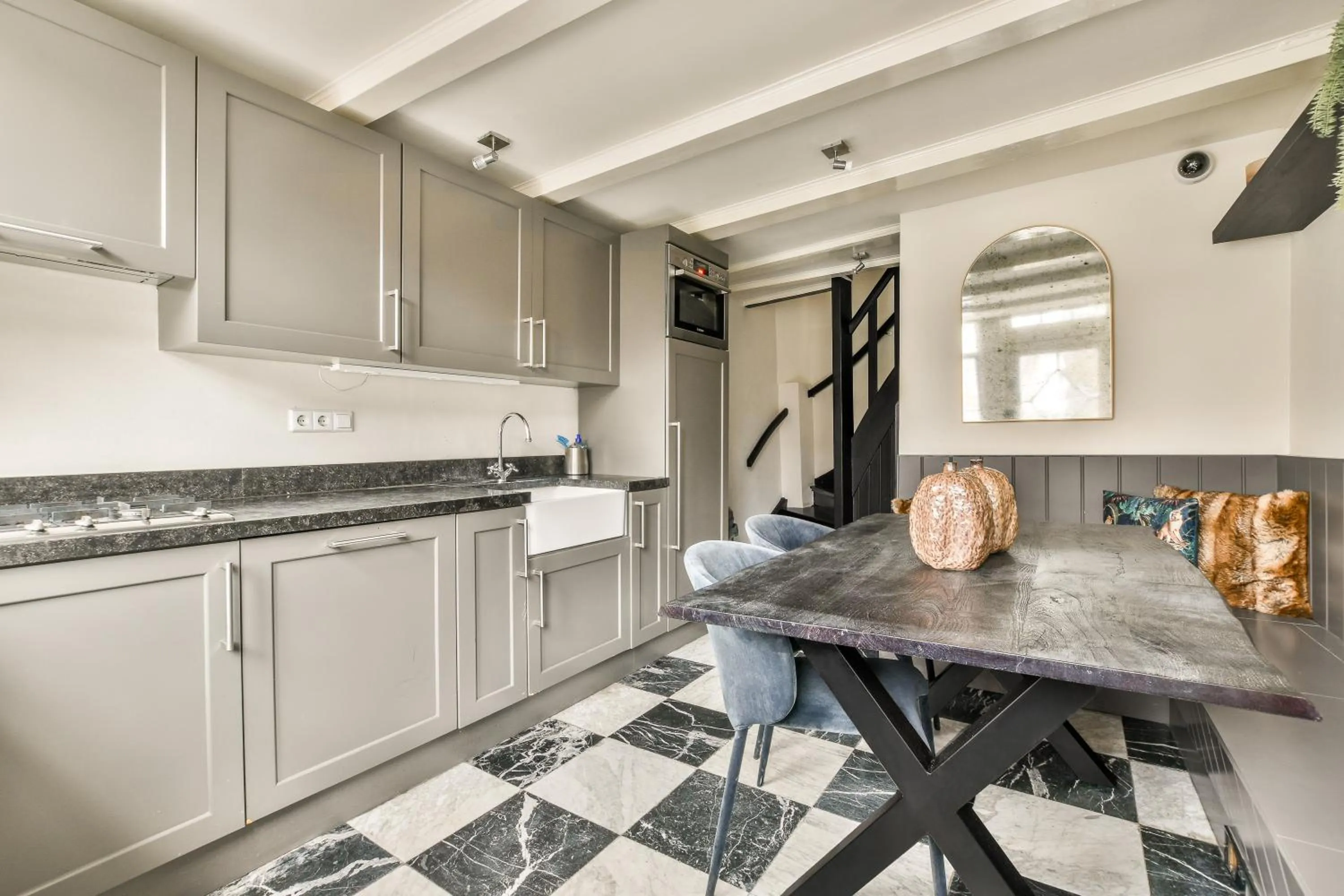 Spiegelgracht Apartments with Canal View