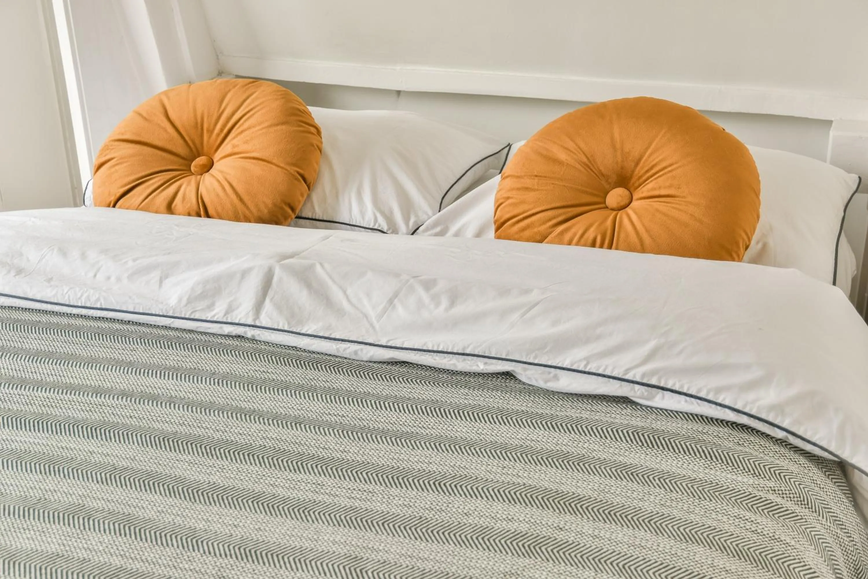 Bed in Spiegelgracht Apartments with Canal View