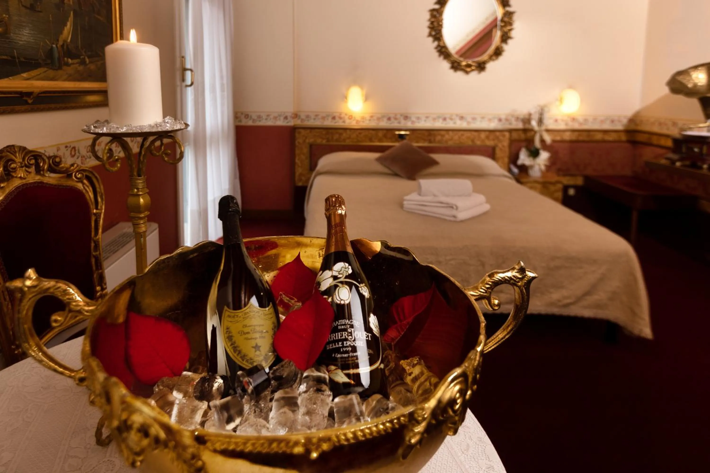 Food and drinks, Bed in Hotel Villa Pigalle