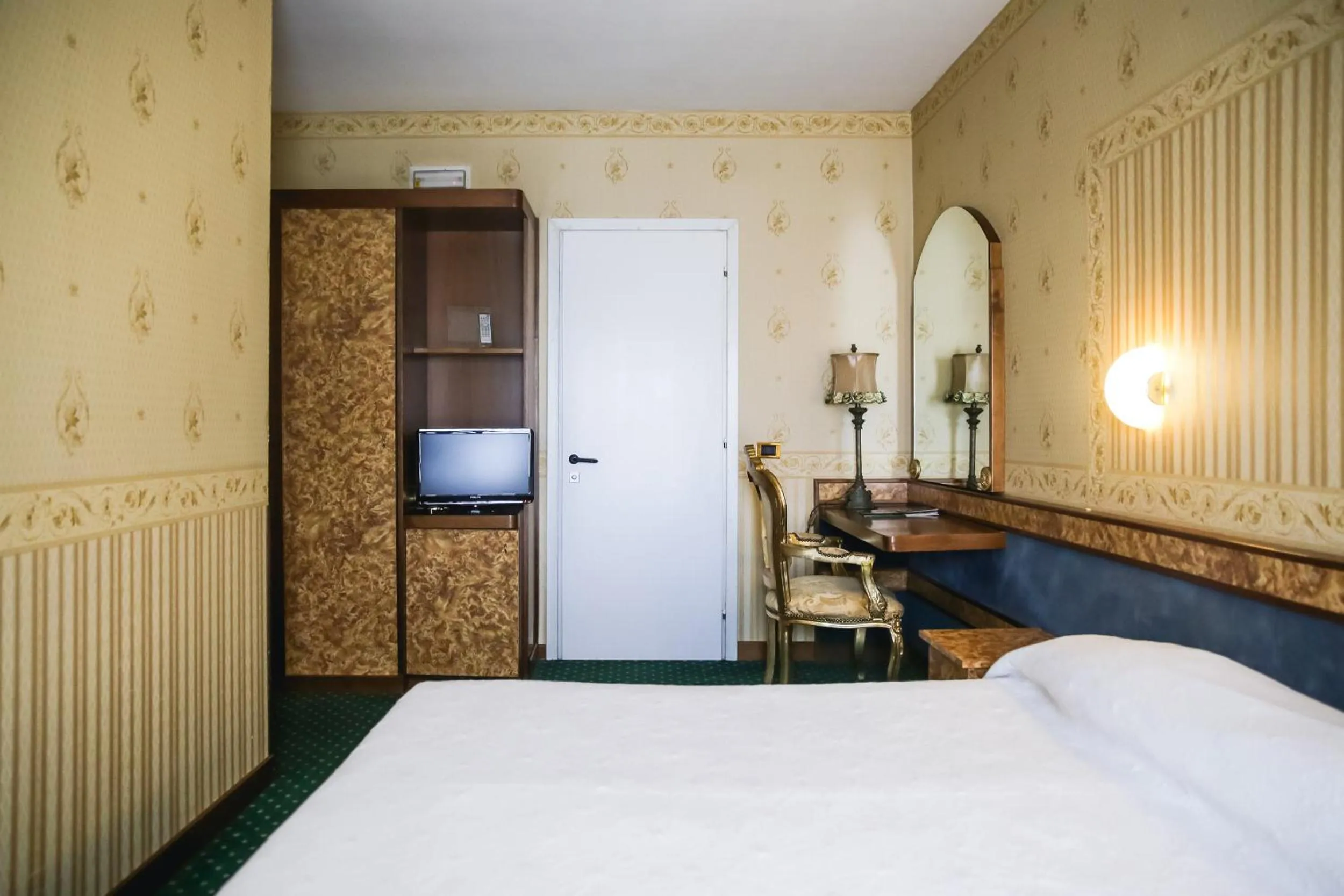 Bed in Hotel Villa Pigalle