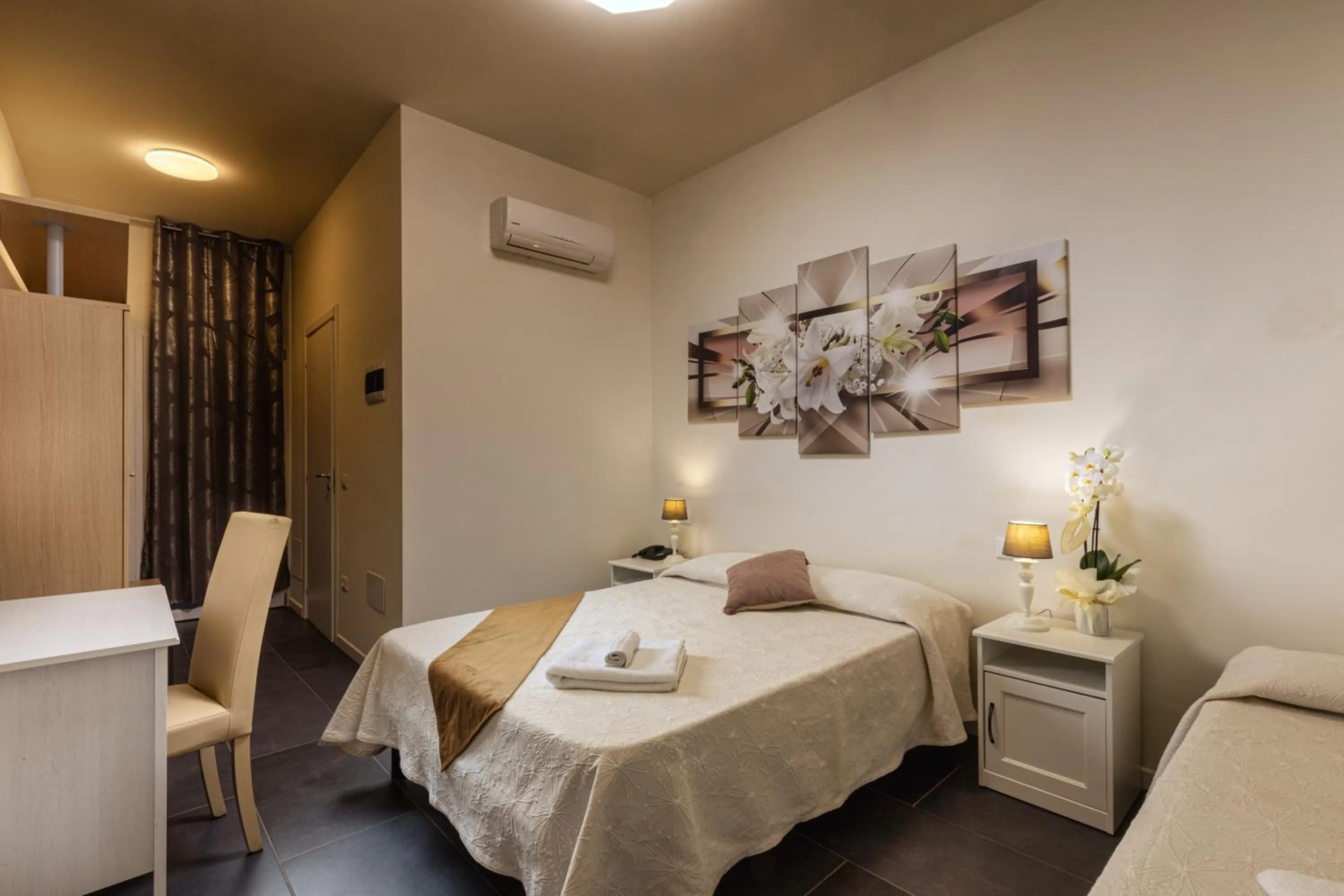 Bedroom, Bed in Hotel Villa Pigalle