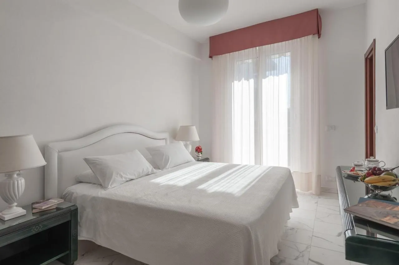 Breakfast, Bed in President Hotel