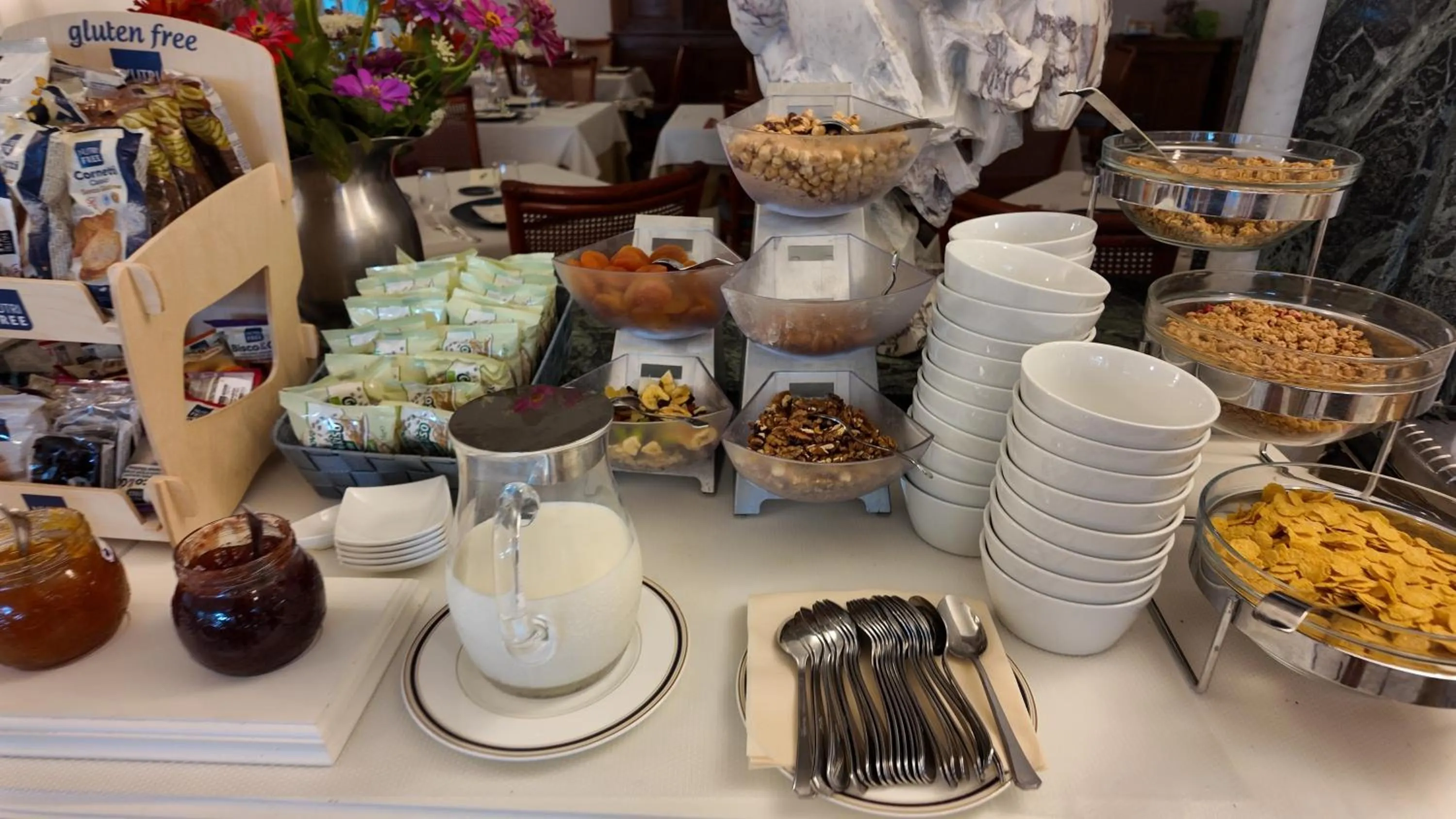 Breakfast in President Hotel