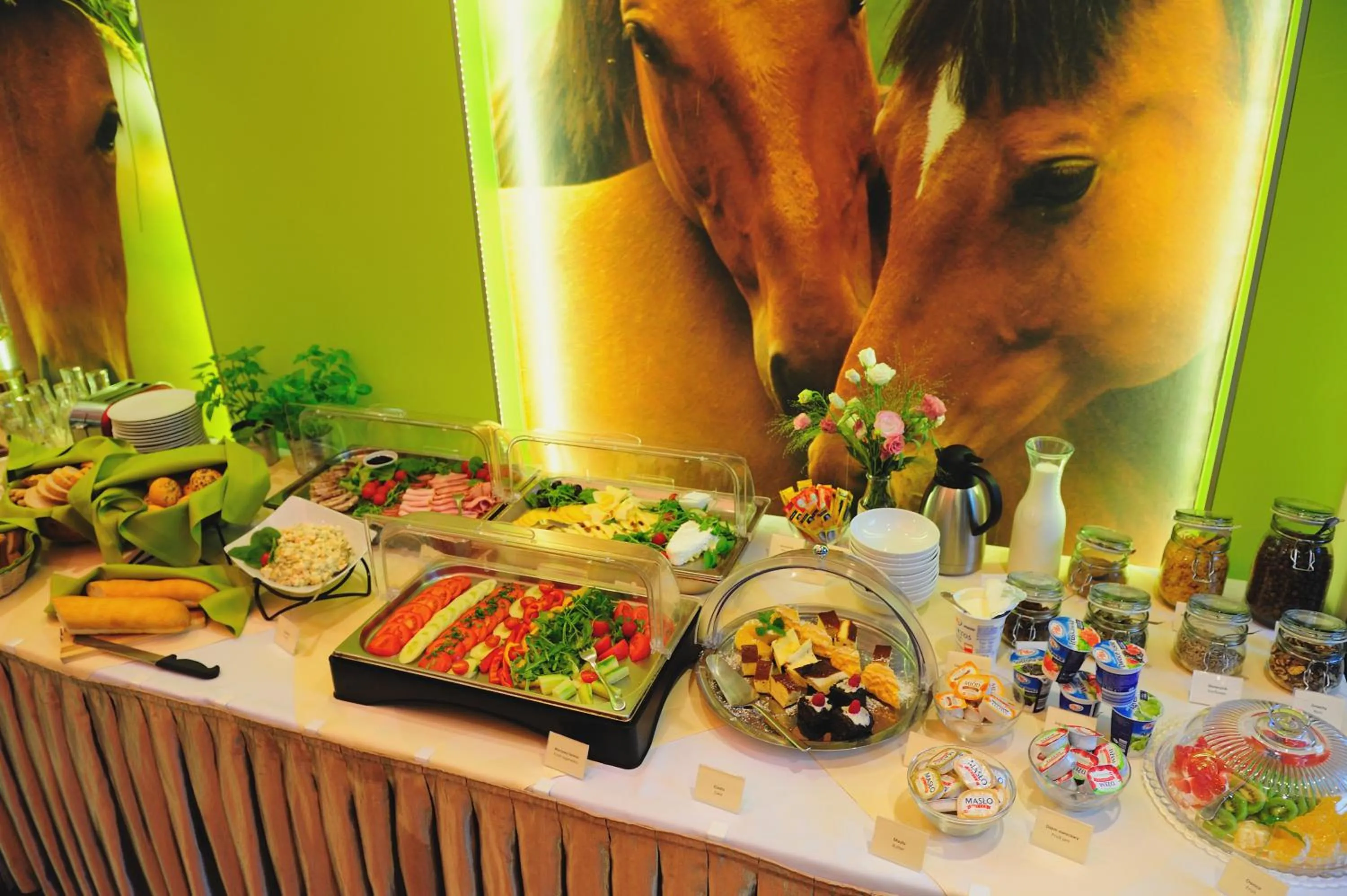 Buffet breakfast in Malutkie Resort