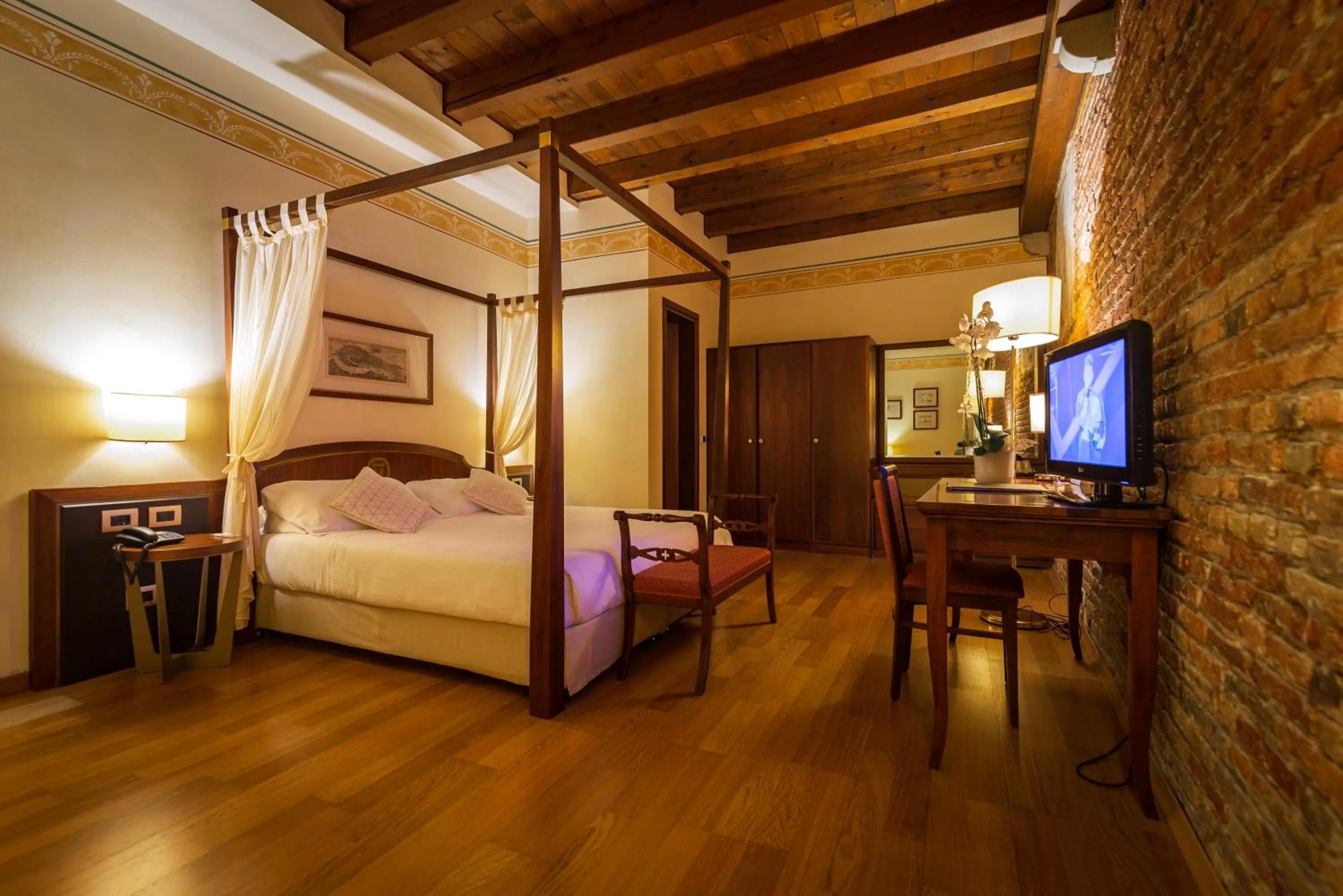 Photo of the whole room, Bed in Hotel Alla Torre