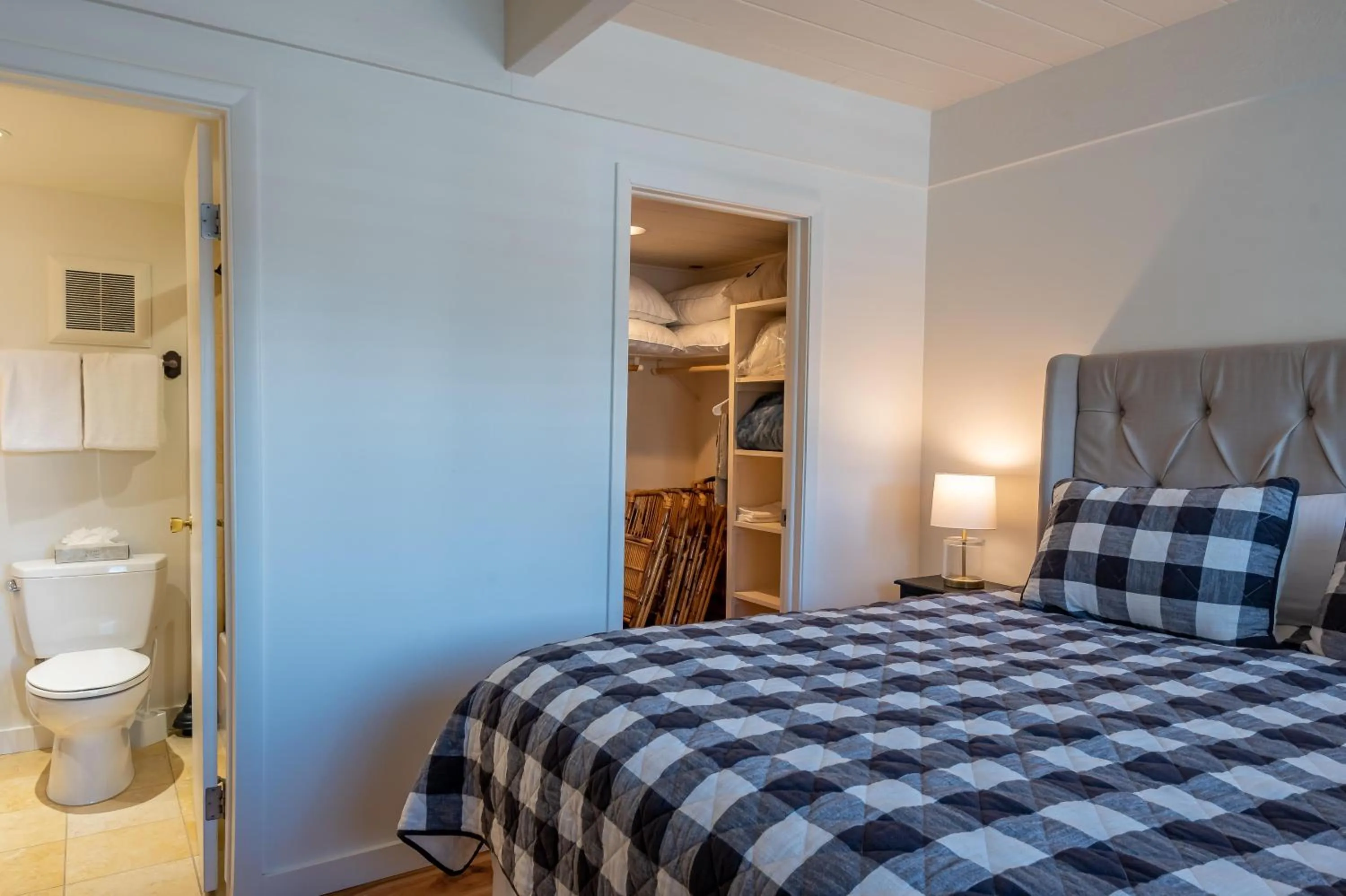 Bed in Creekside Condo 1337