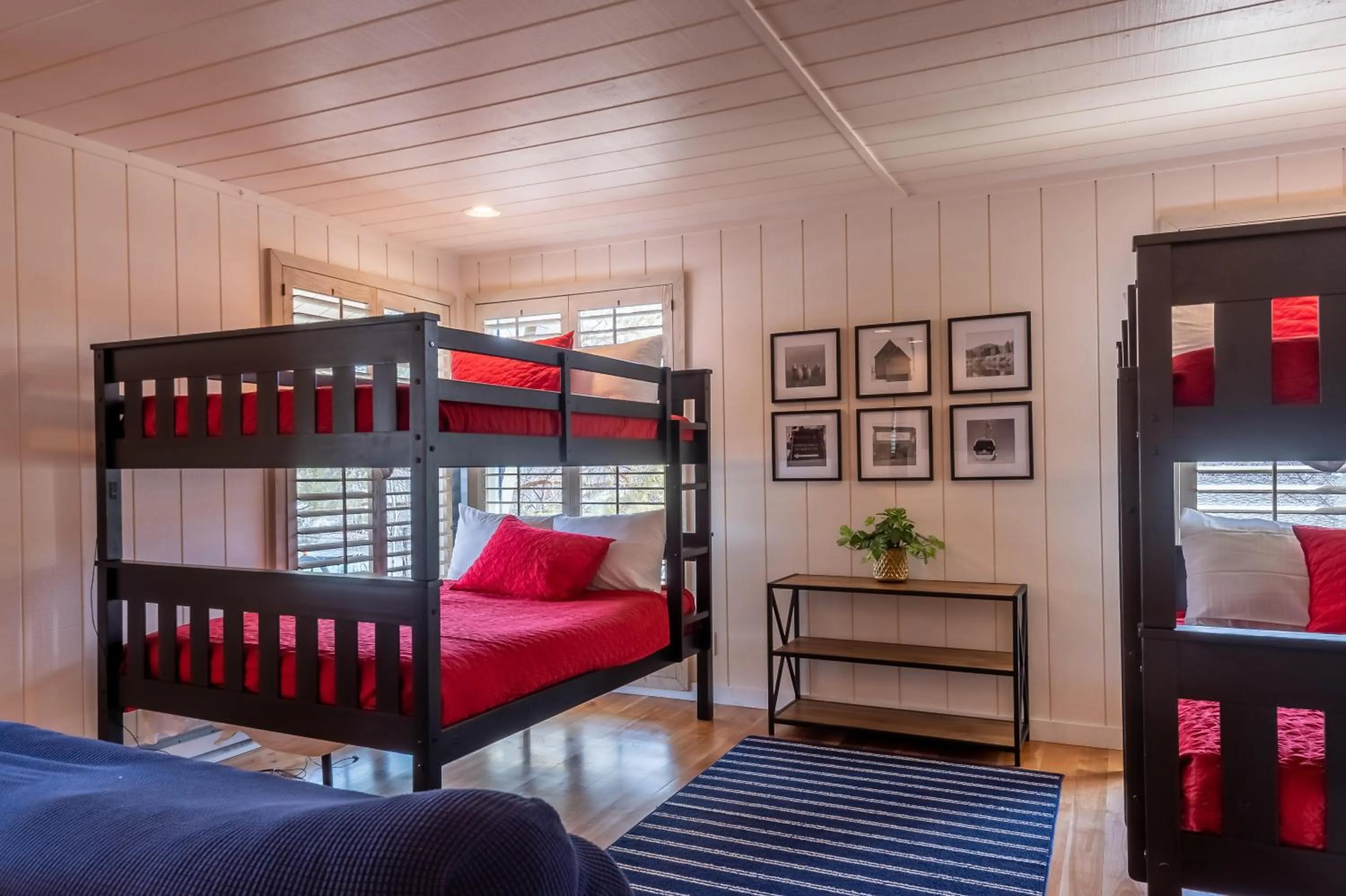 Bed in Creekside Condo 1337