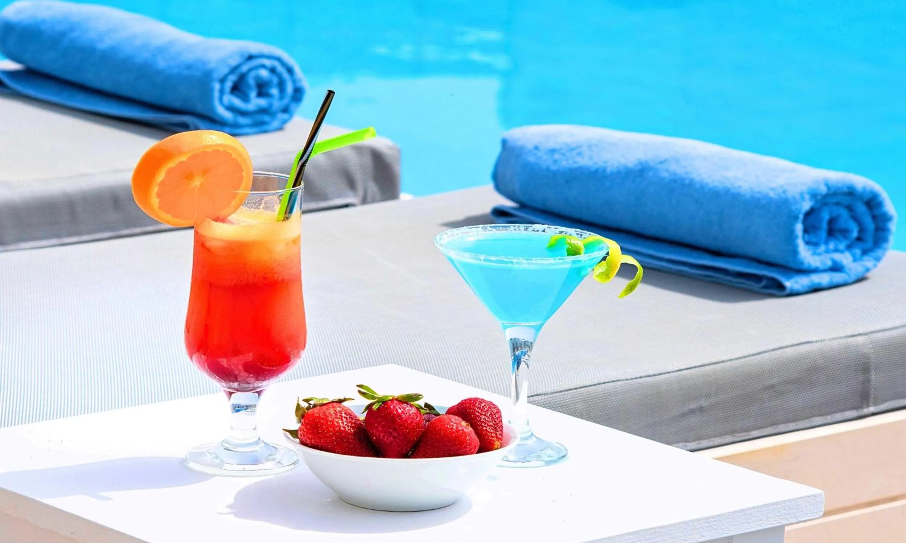Food and drinks in Elounda Garden Suites Heated Pool