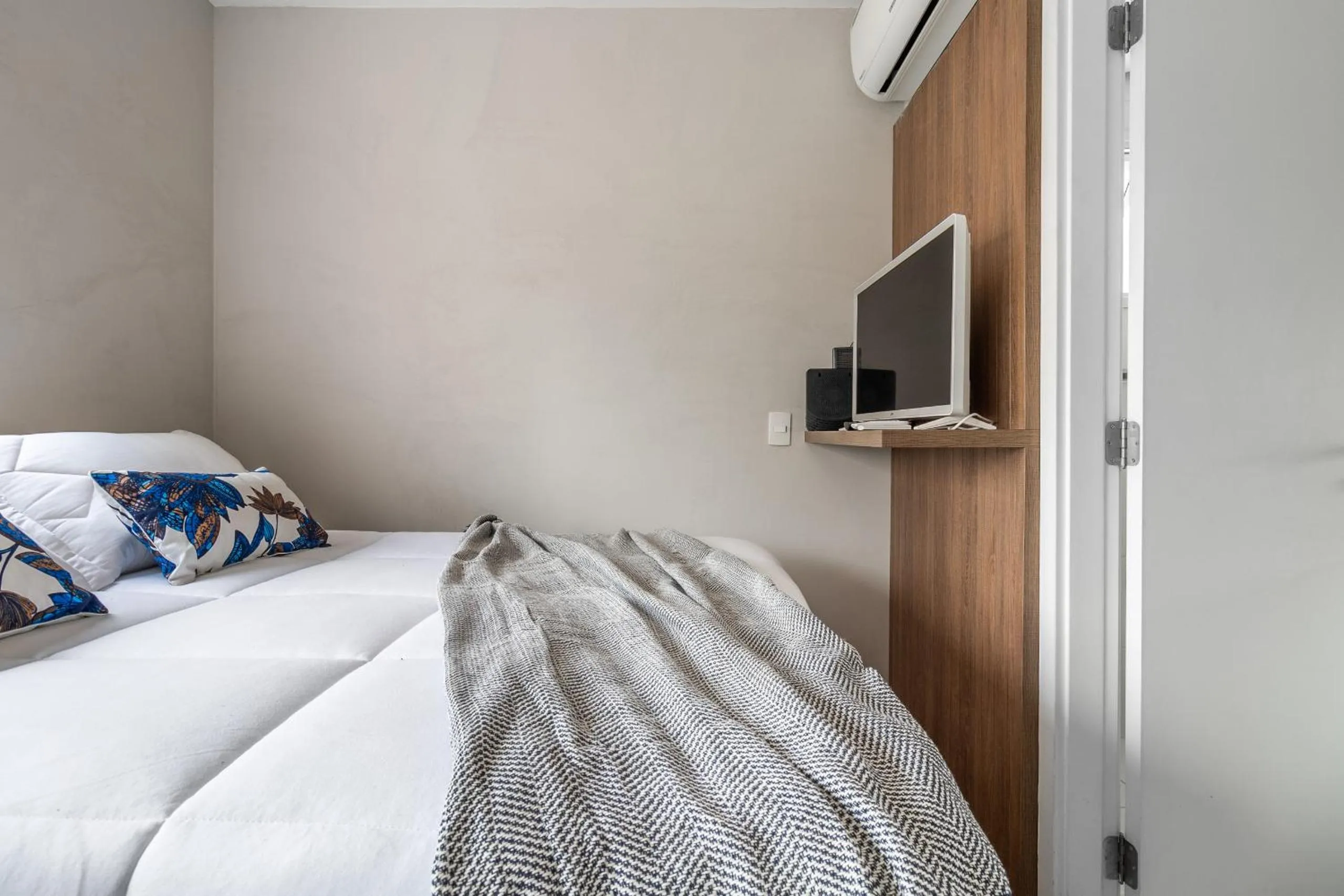 Bedroom, Bed in Akile Hype