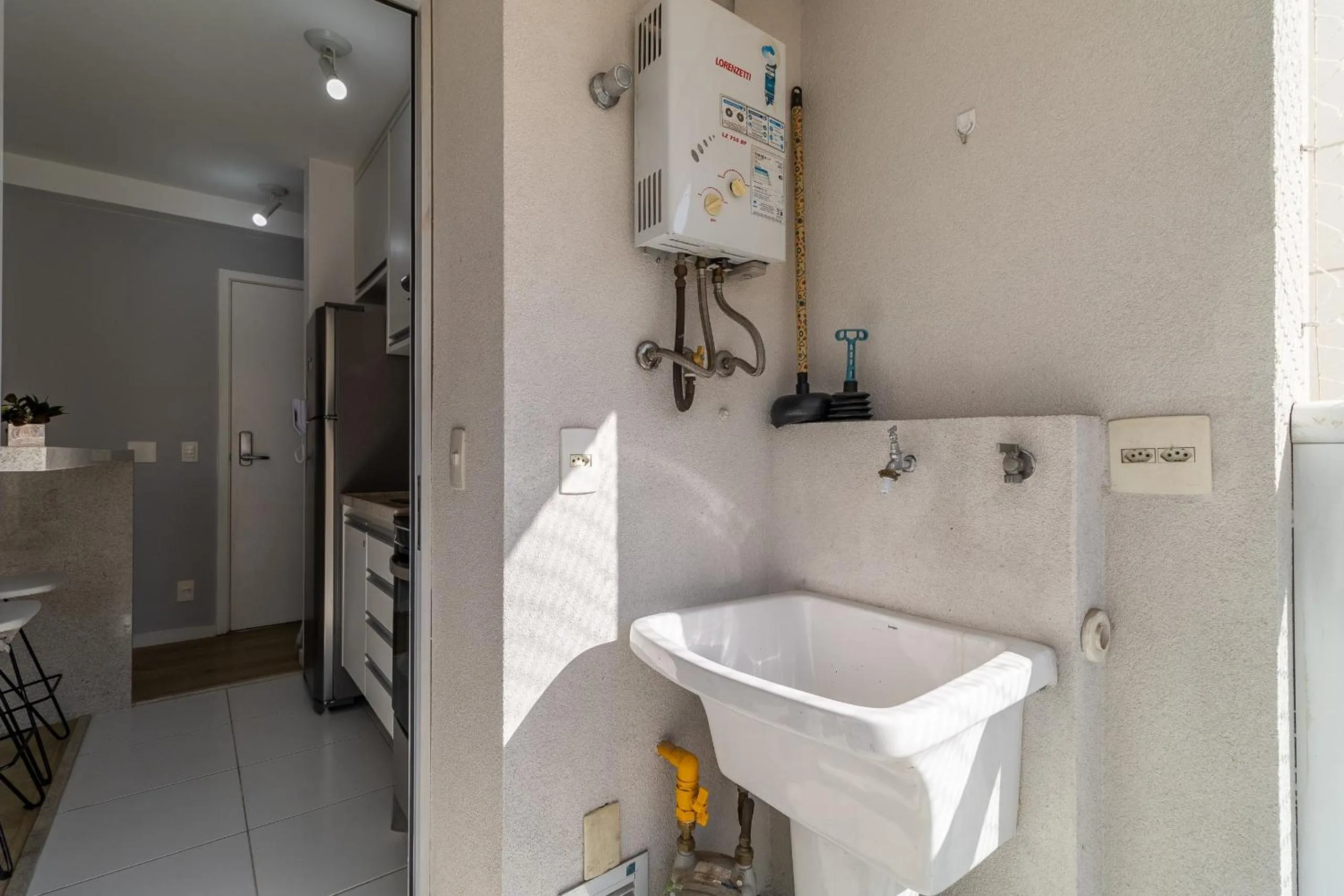 kitchen in Akile Hype