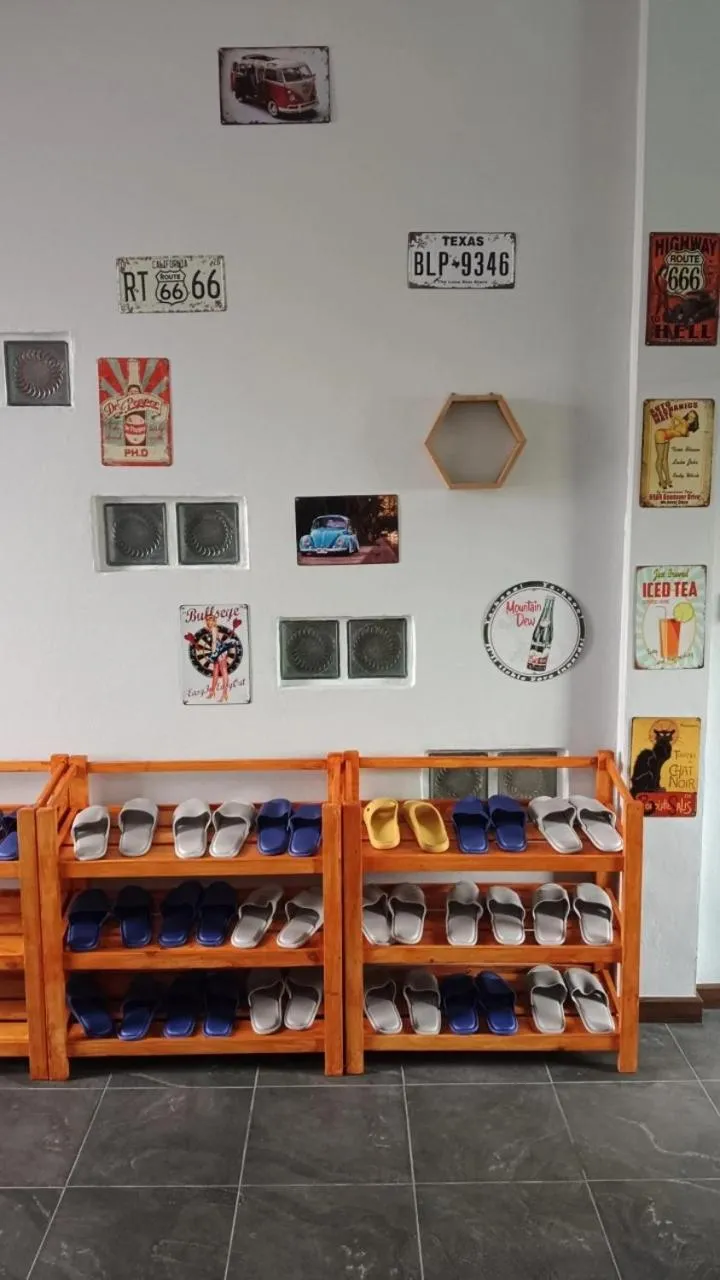 Shower in Cha Li's Family Hotel&Hostel