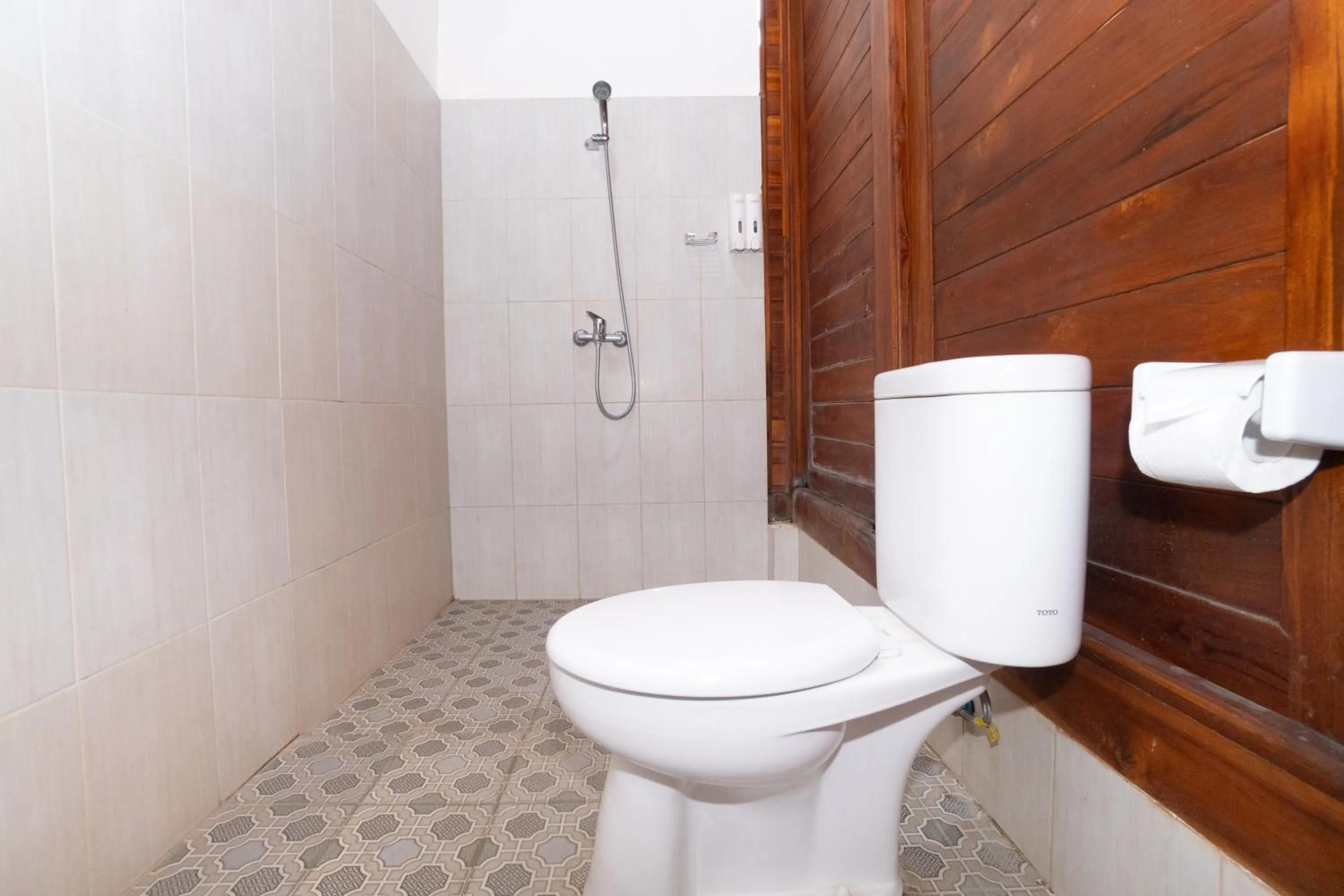 Toilet in PAK'VO'HOUSE