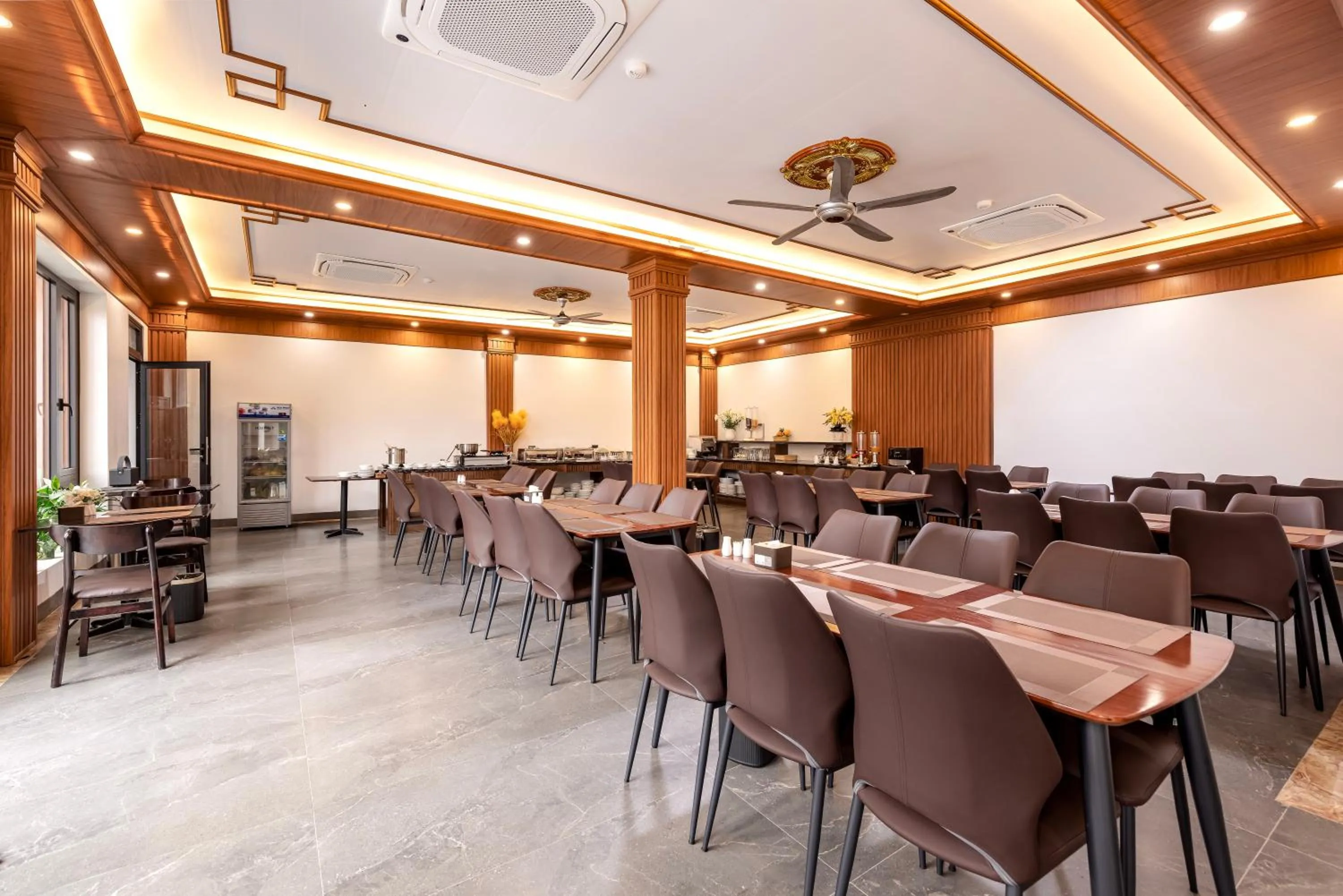 Restaurant/places to eat in Tam Coc Center Luxury Hotel & Villa