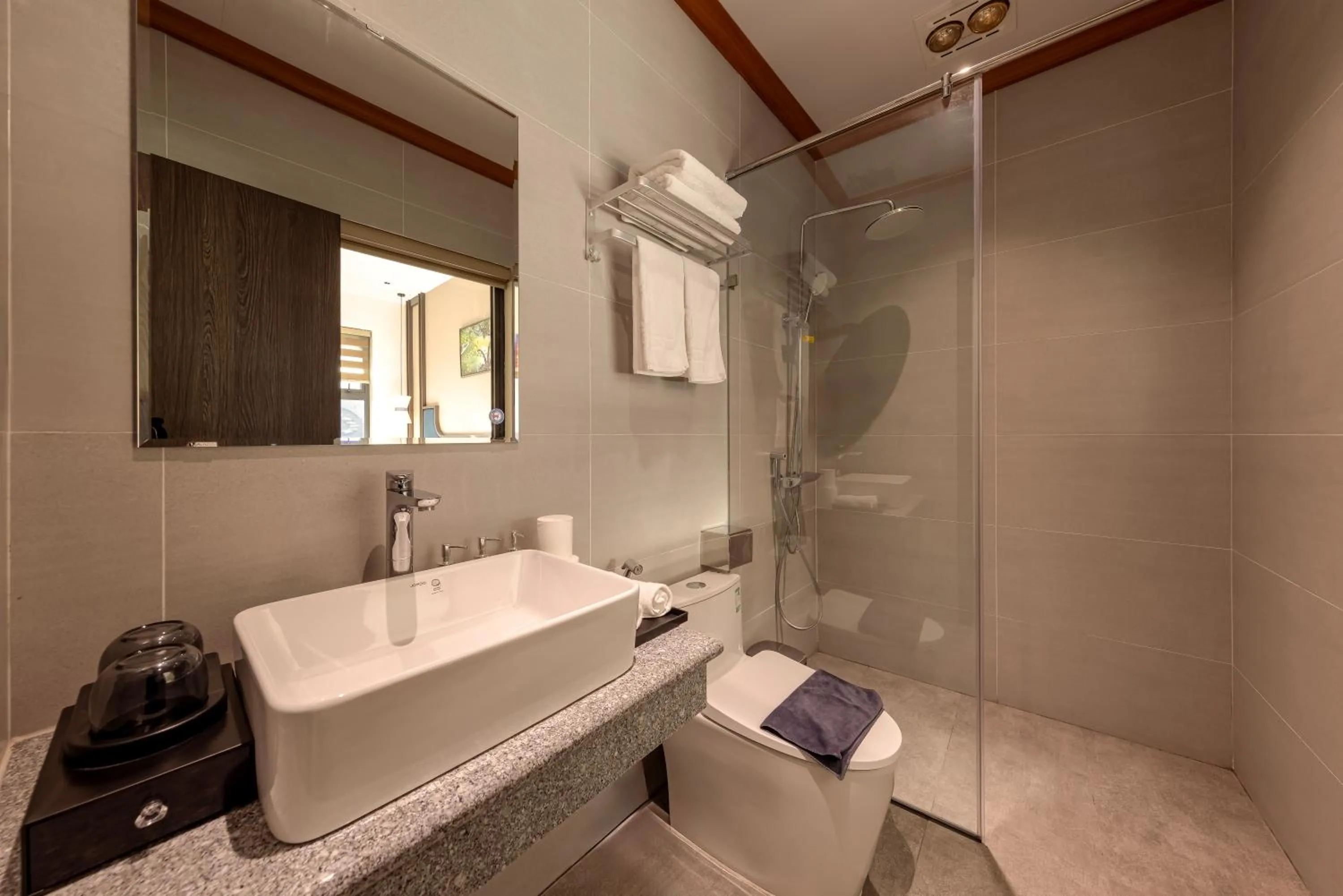 Shower in Tam Coc Center Luxury Hotel & Villa