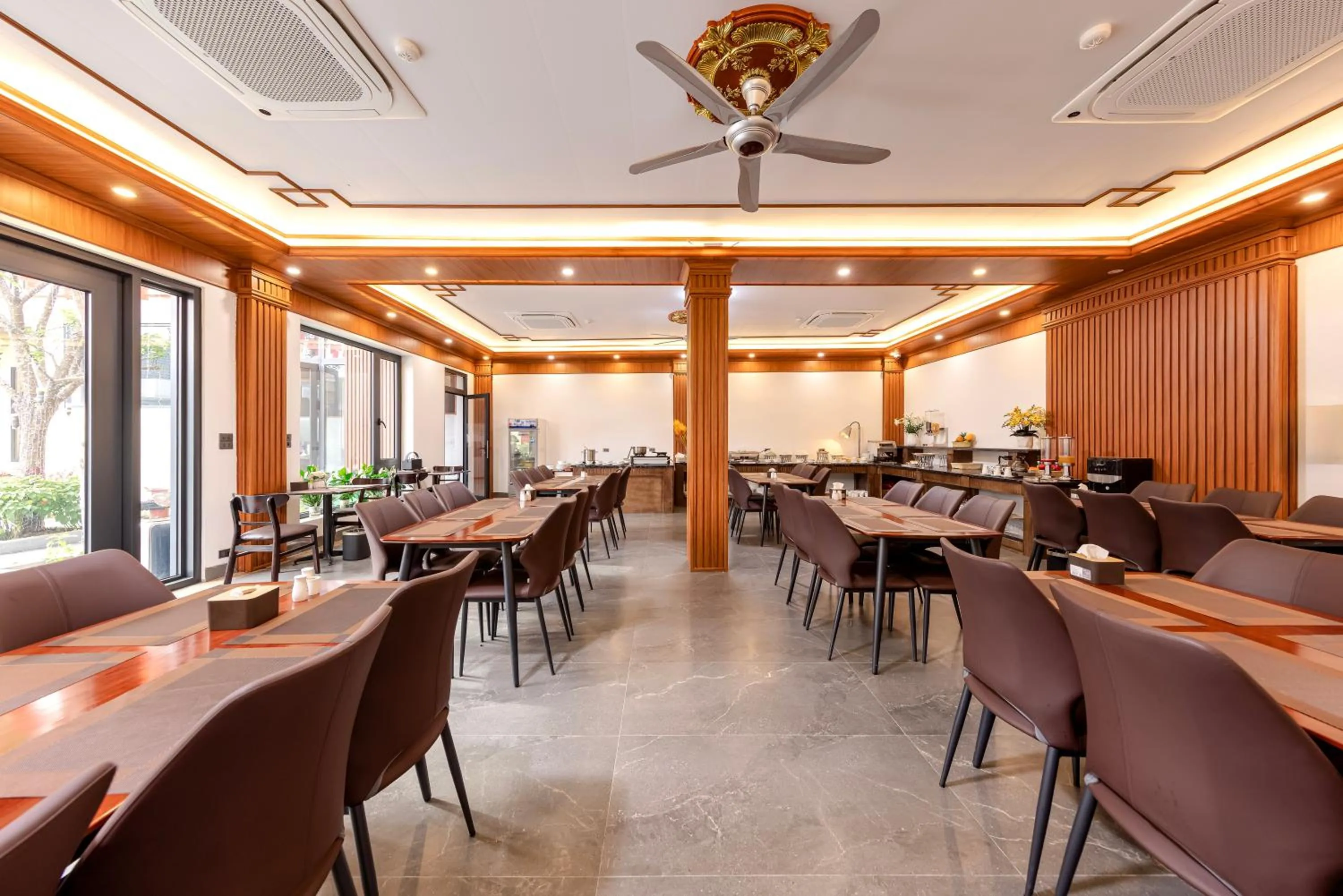 Restaurant/places to eat in Tam Coc Center Luxury Hotel & Villa