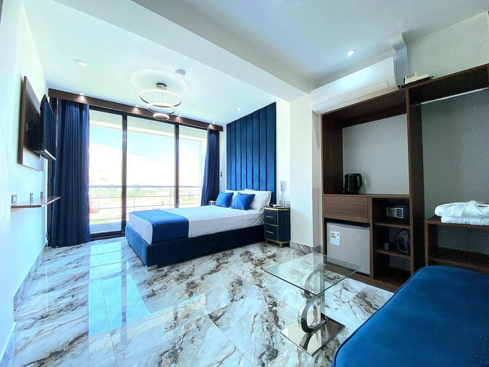 Hot Tub, Bed in Blue Three