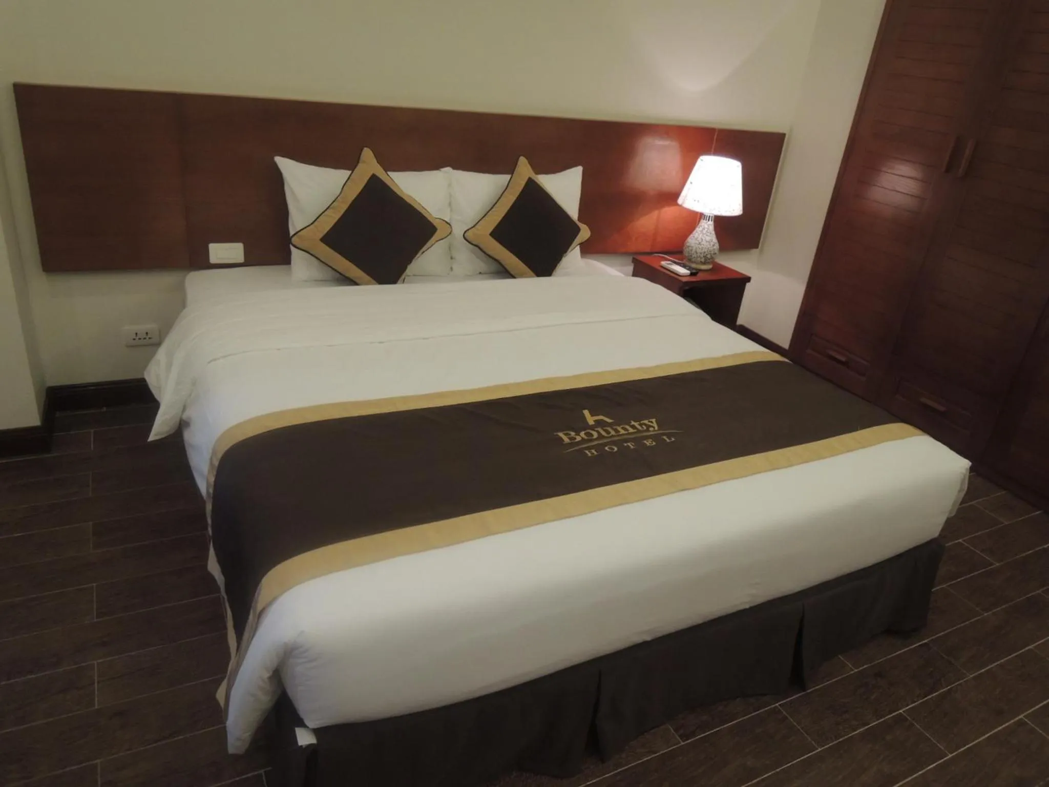 Bed in Bounty Hotel