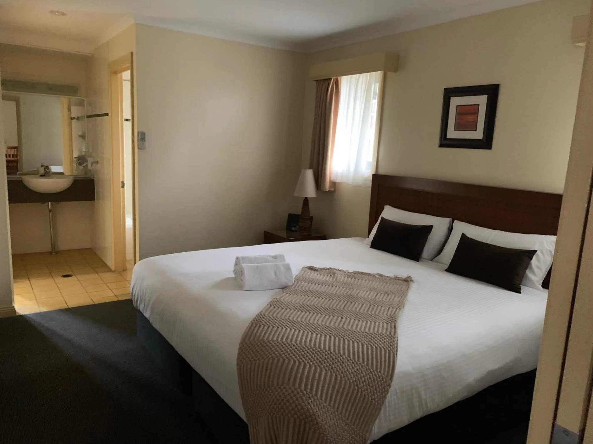 Bed in Armidale Pines Motel