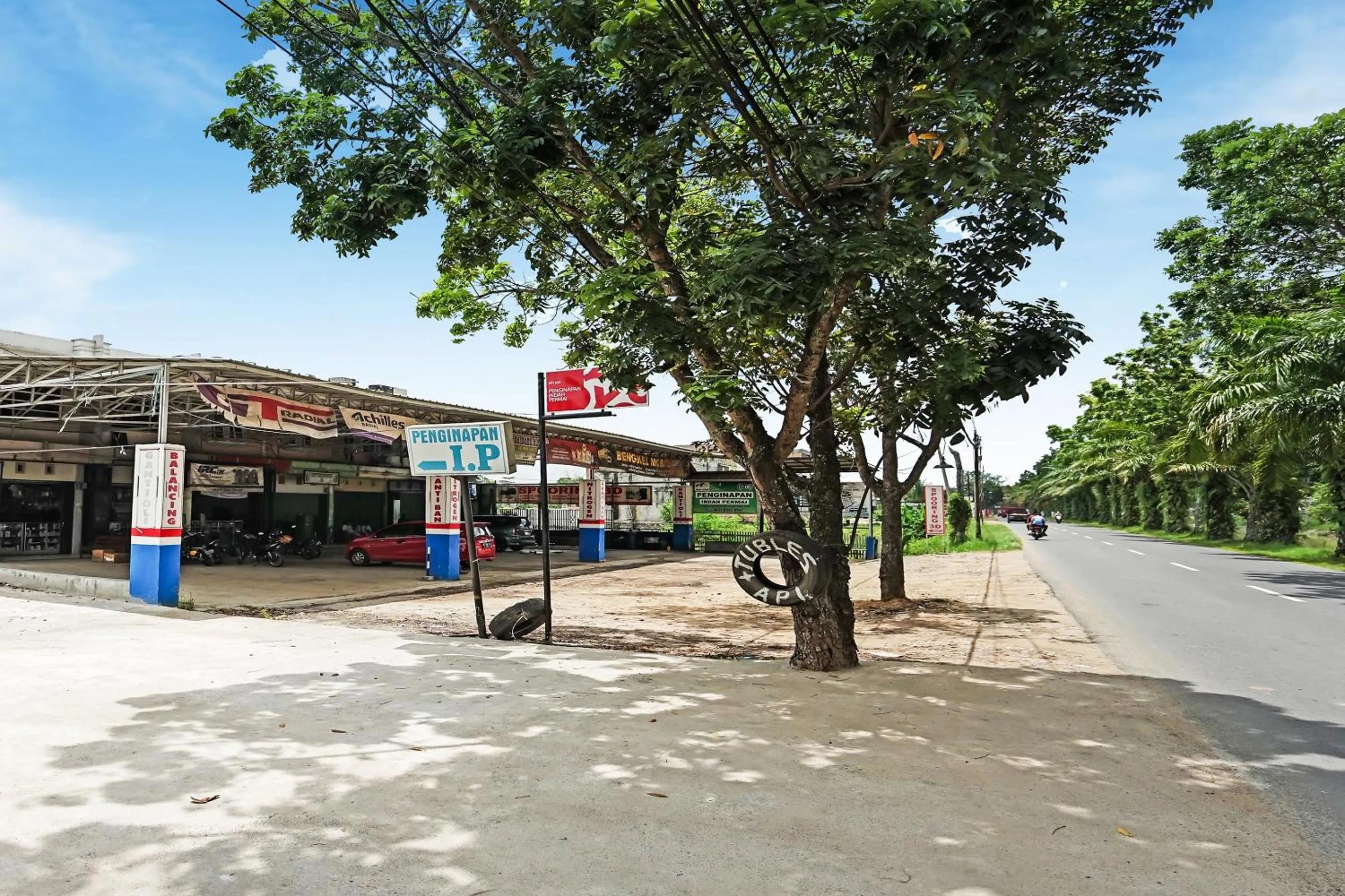 Facade/entrance in Hotel O Penginapan Indah Permai Syariah