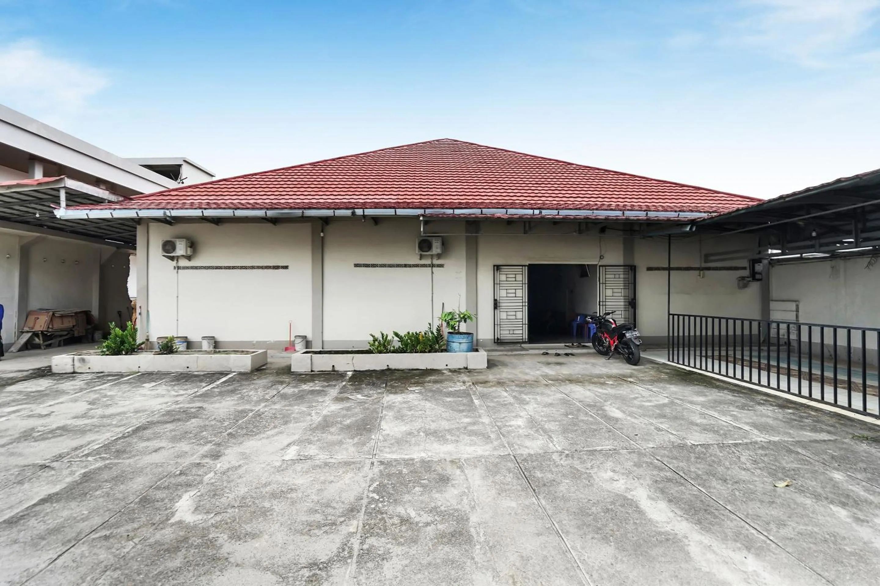 Lobby or reception in Hotel O Penginapan Indah Permai Syariah
