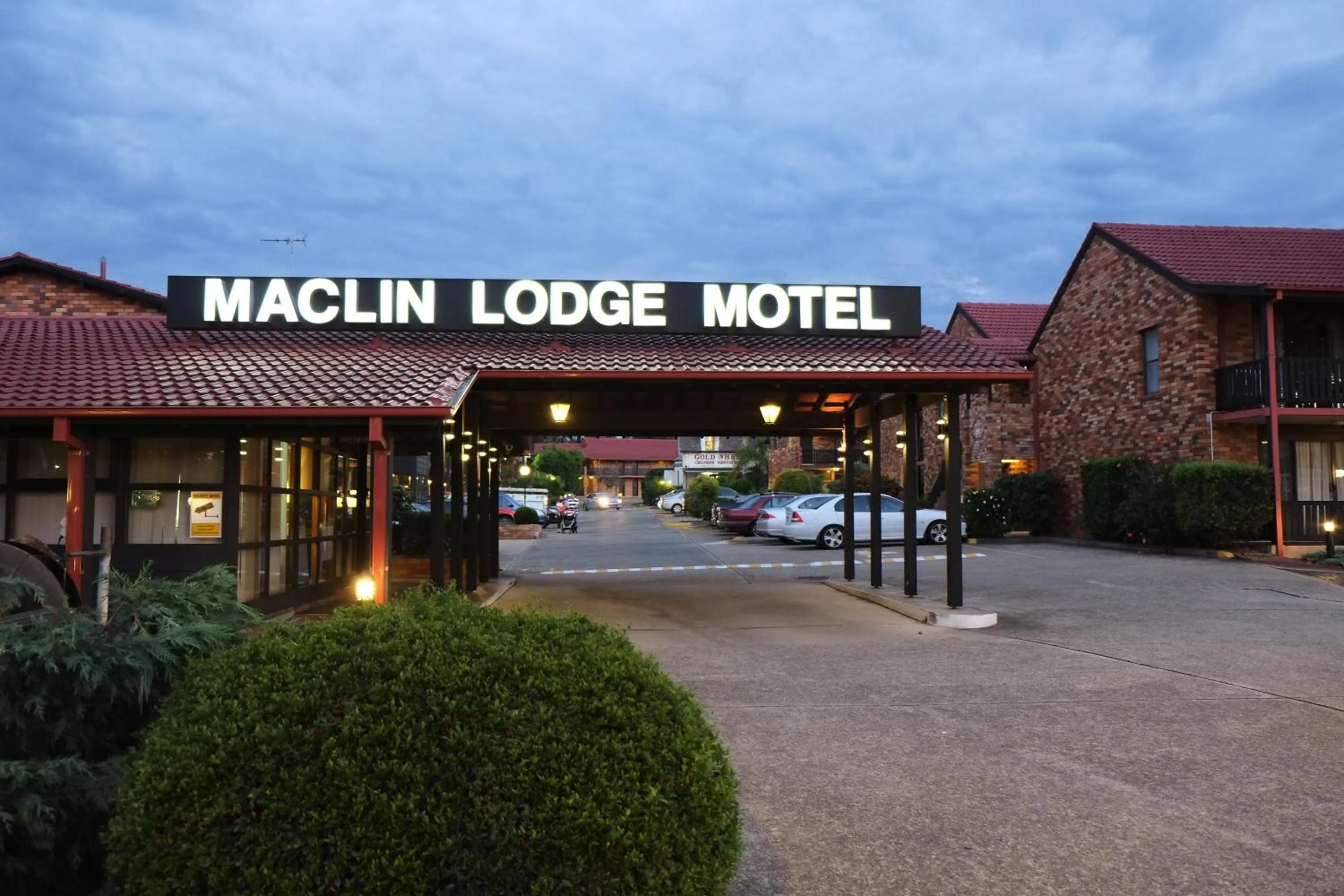 Facade/entrance in Maclin Lodge Motel