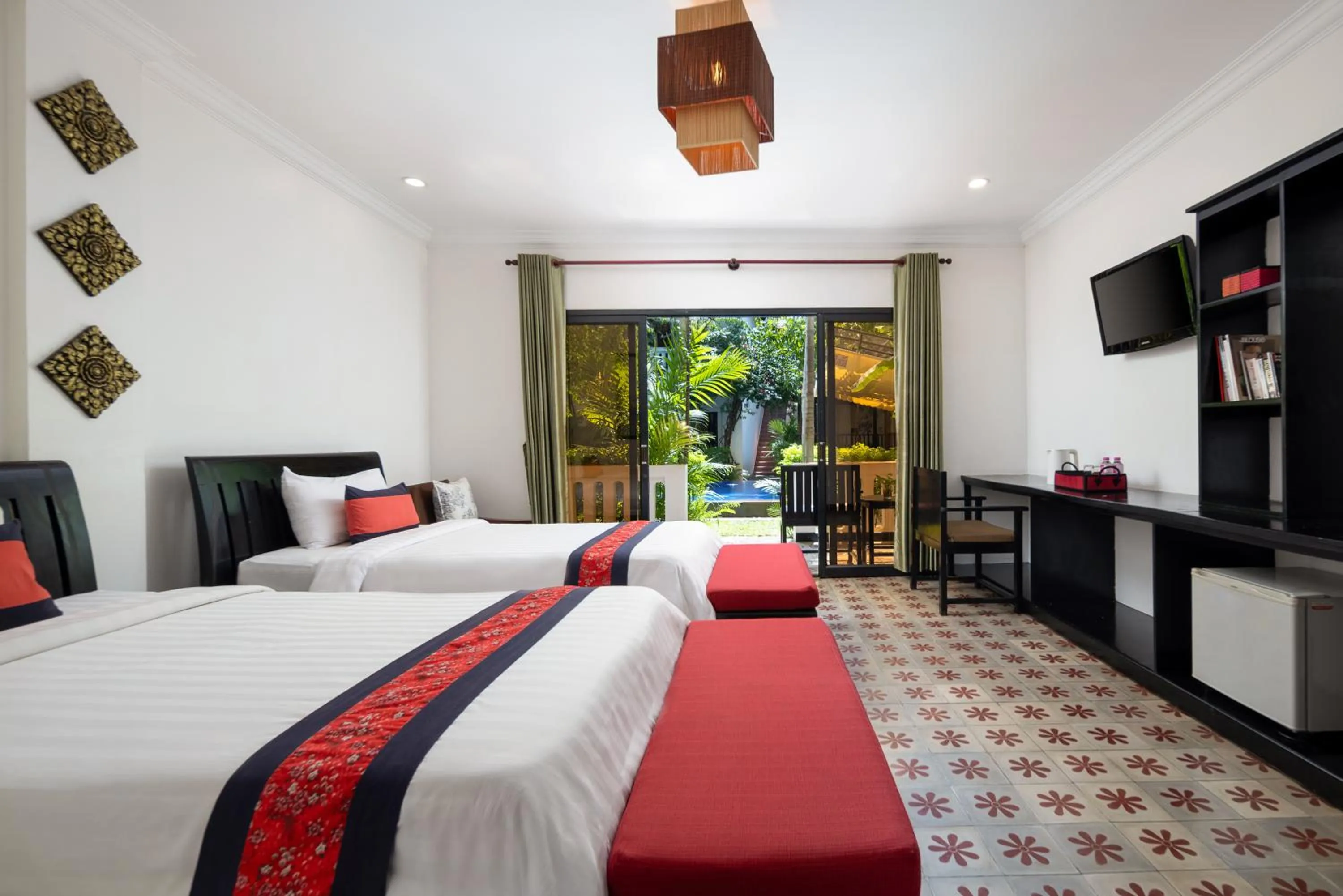 View (from property/room), Bed in La Residence WatBo Hotel