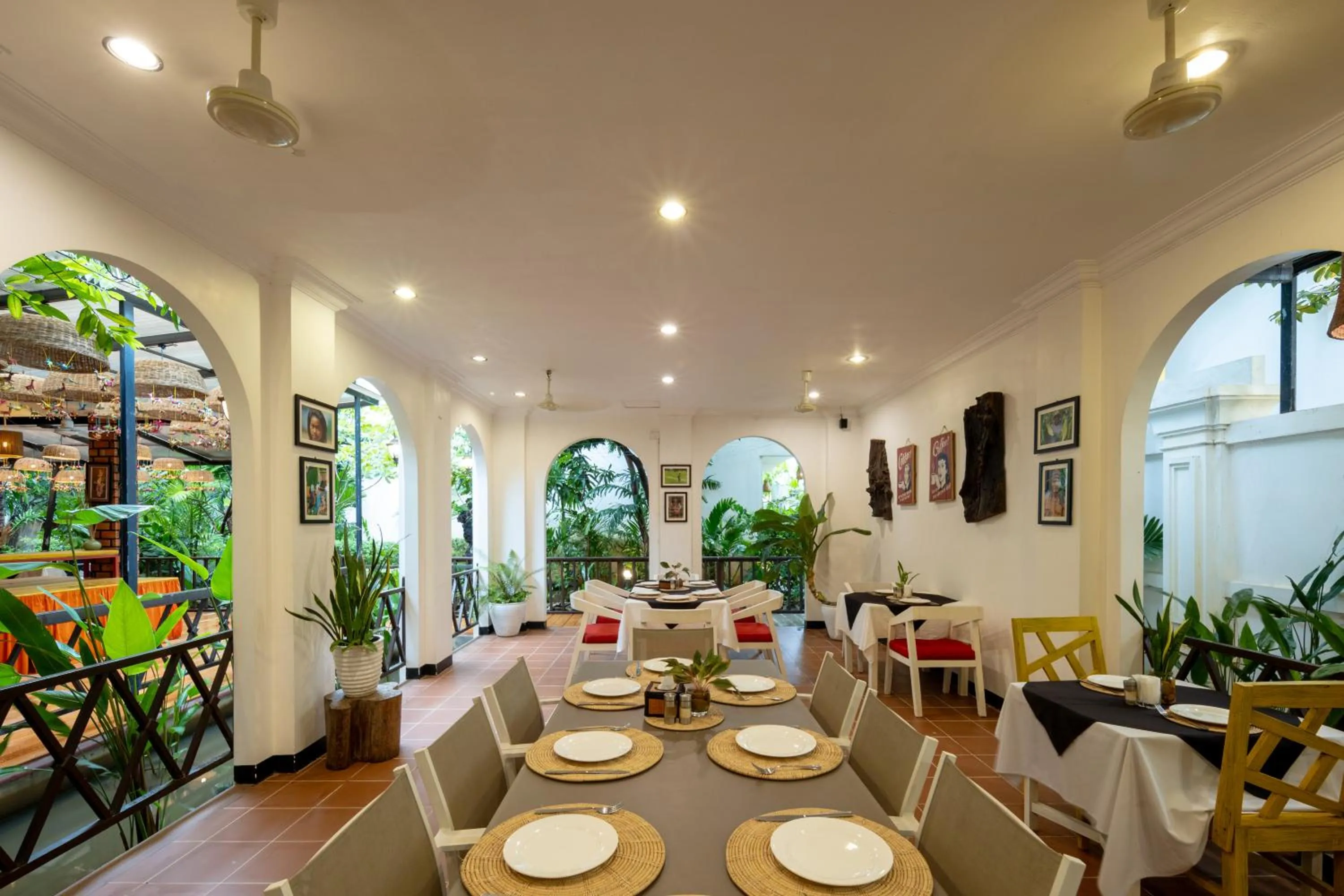 Restaurant/places to eat in La Residence WatBo Hotel