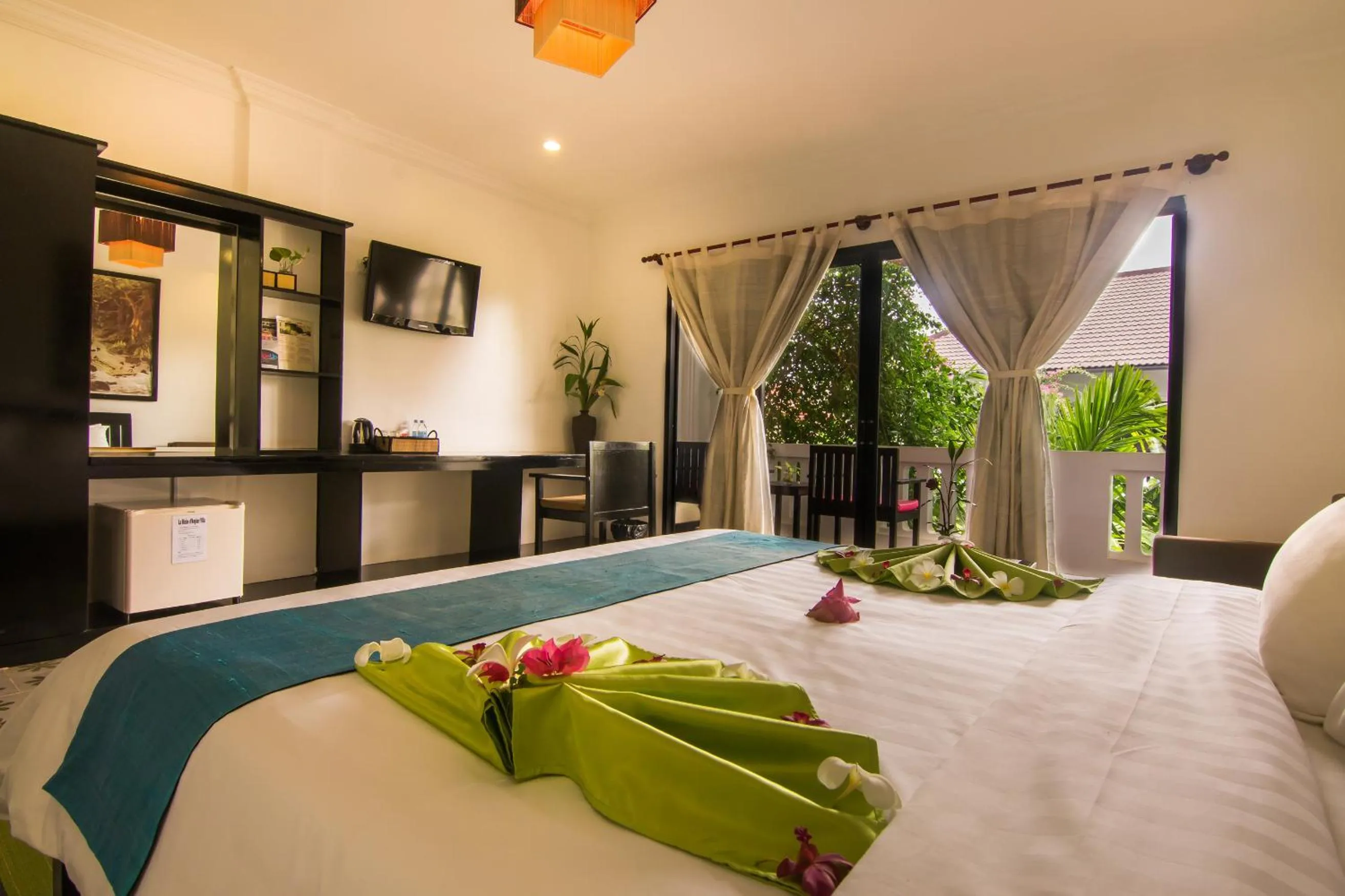 Photo of the whole room, Bed in La Residence WatBo Hotel