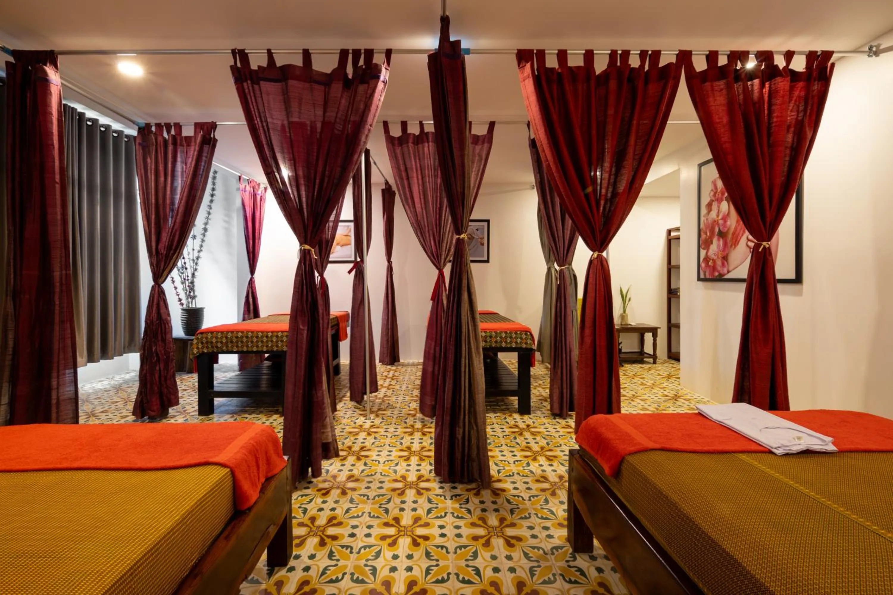 Massage, Bed in La Residence WatBo Hotel