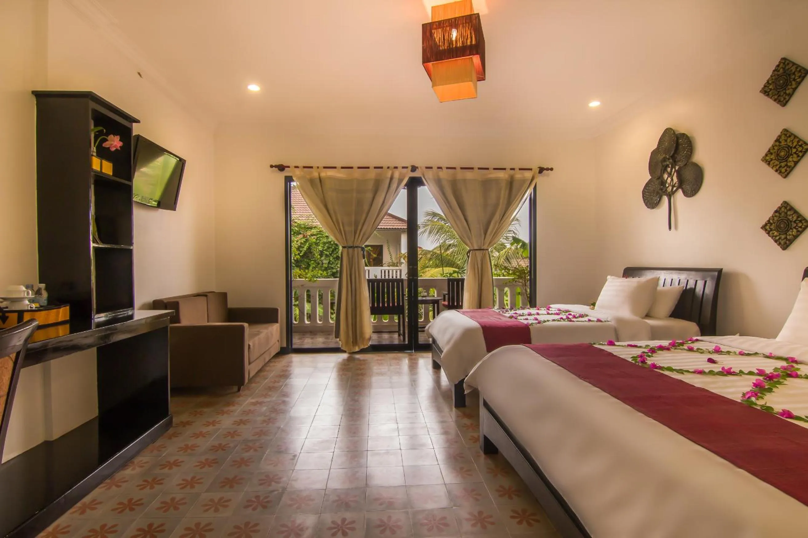 Photo of the whole room, Bed in La Residence WatBo Hotel