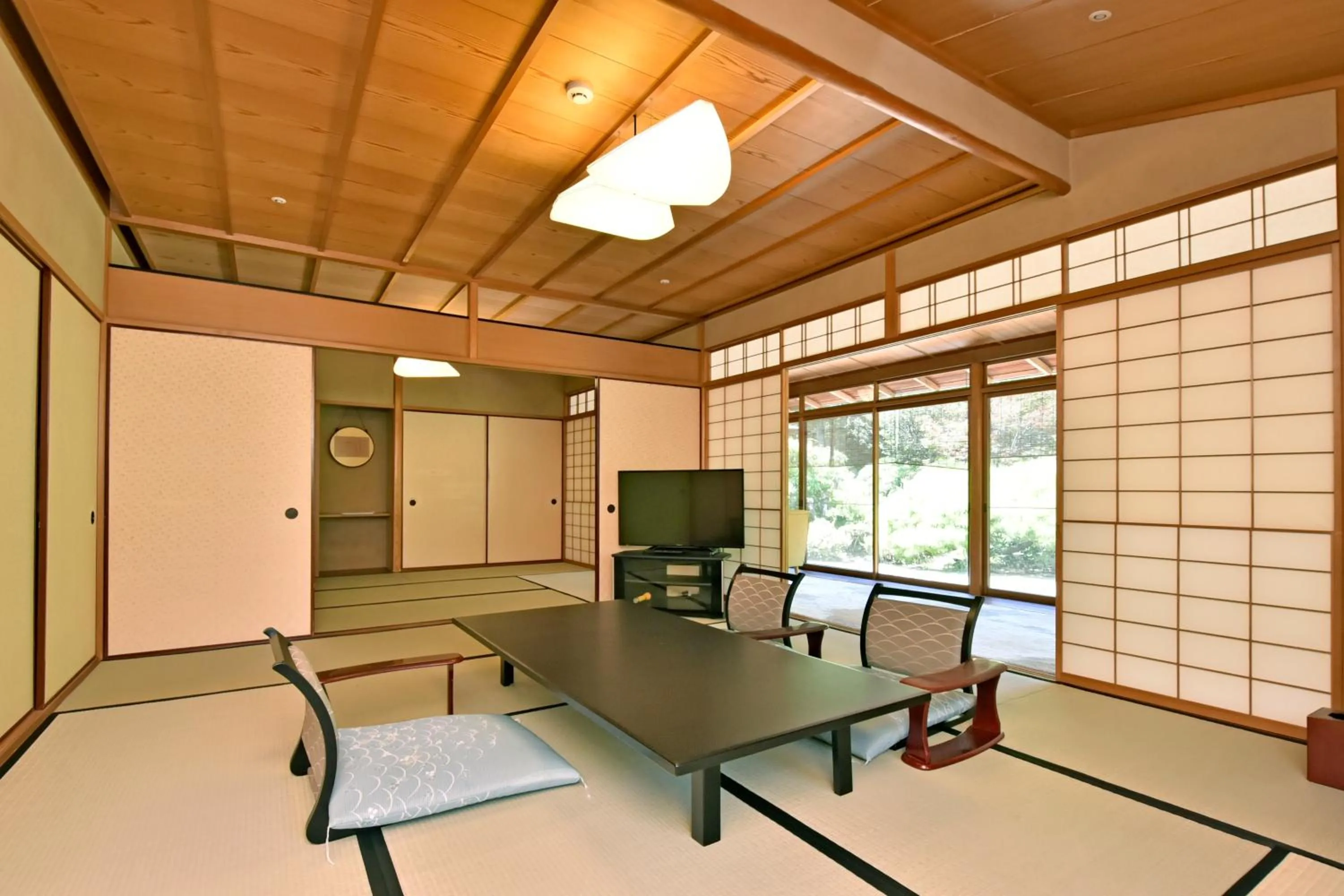 Photo of the whole room in Sanyo-so