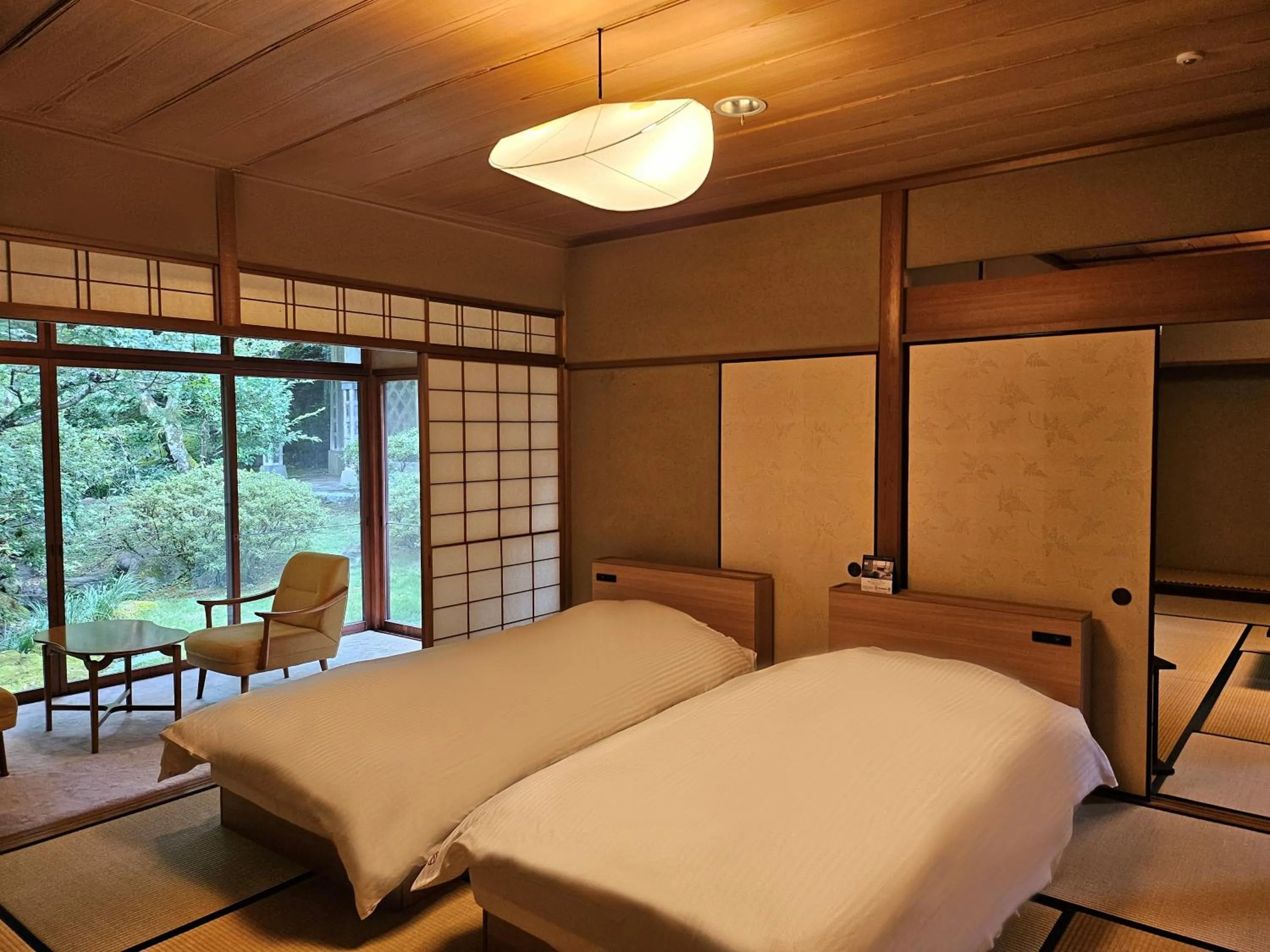 Bedroom, Bed in Sanyo-so