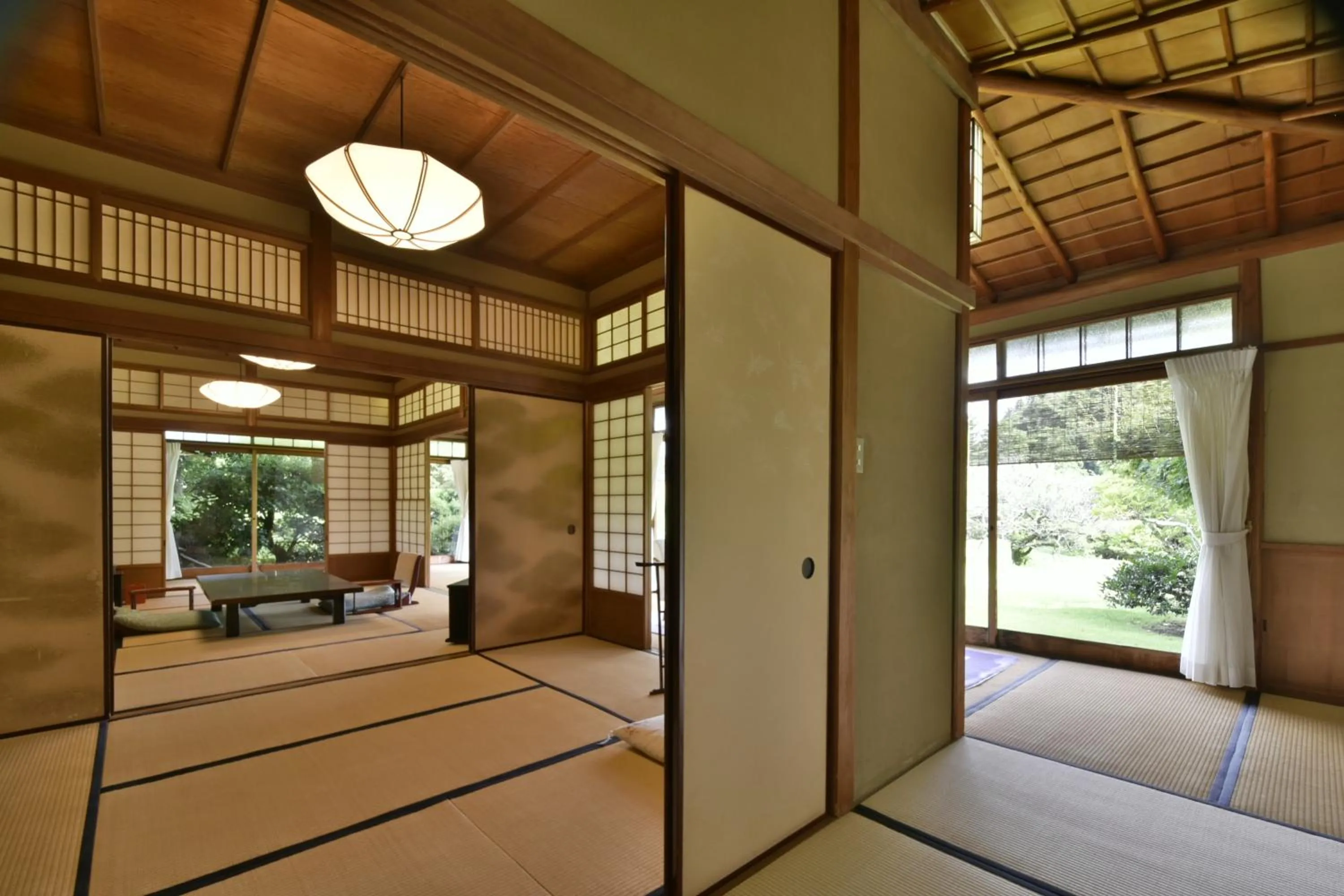 Photo of the whole room in Sanyo-so