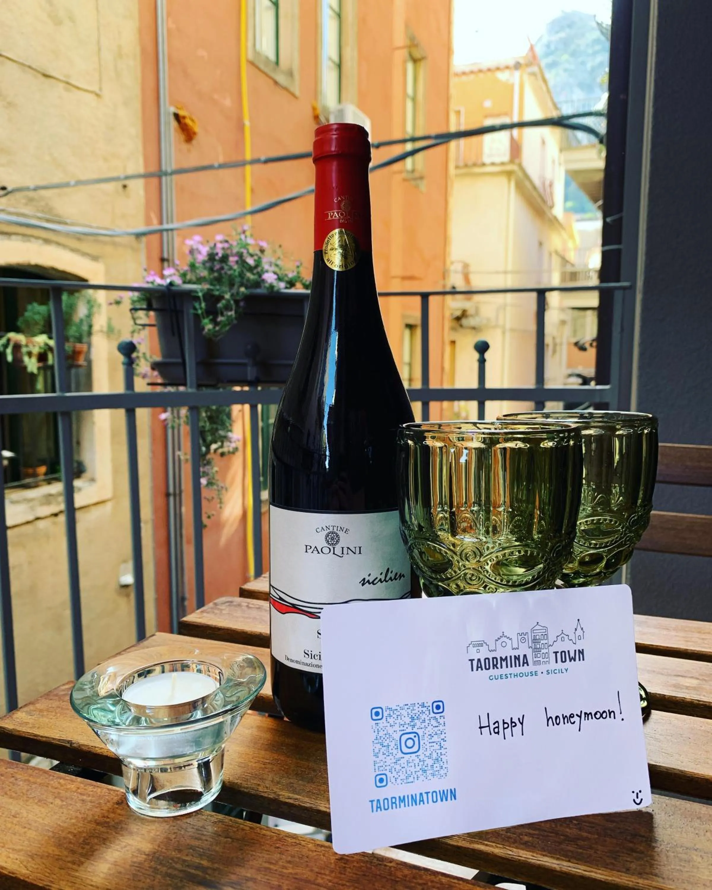 Quiet street view in Taormina Town - Guesthouse Sicily