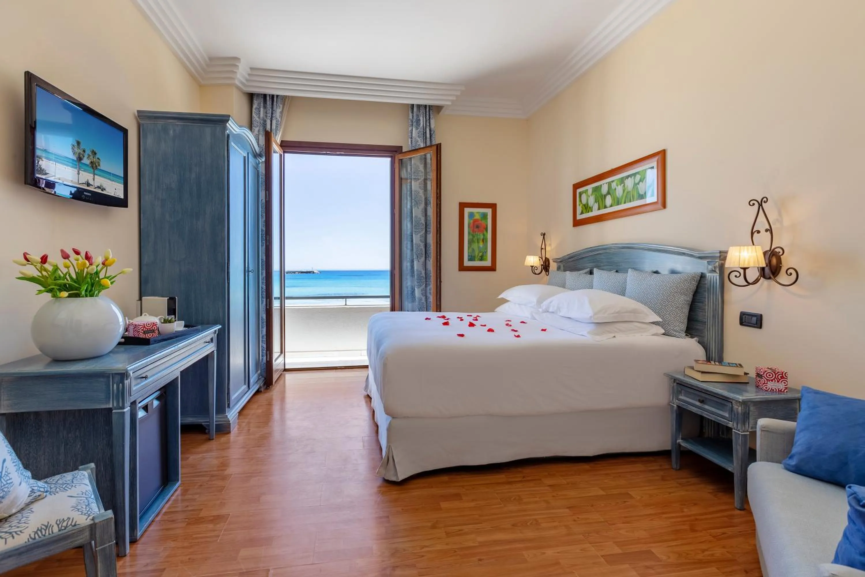 Photo of the whole room, Bed in Mira Spiaggia