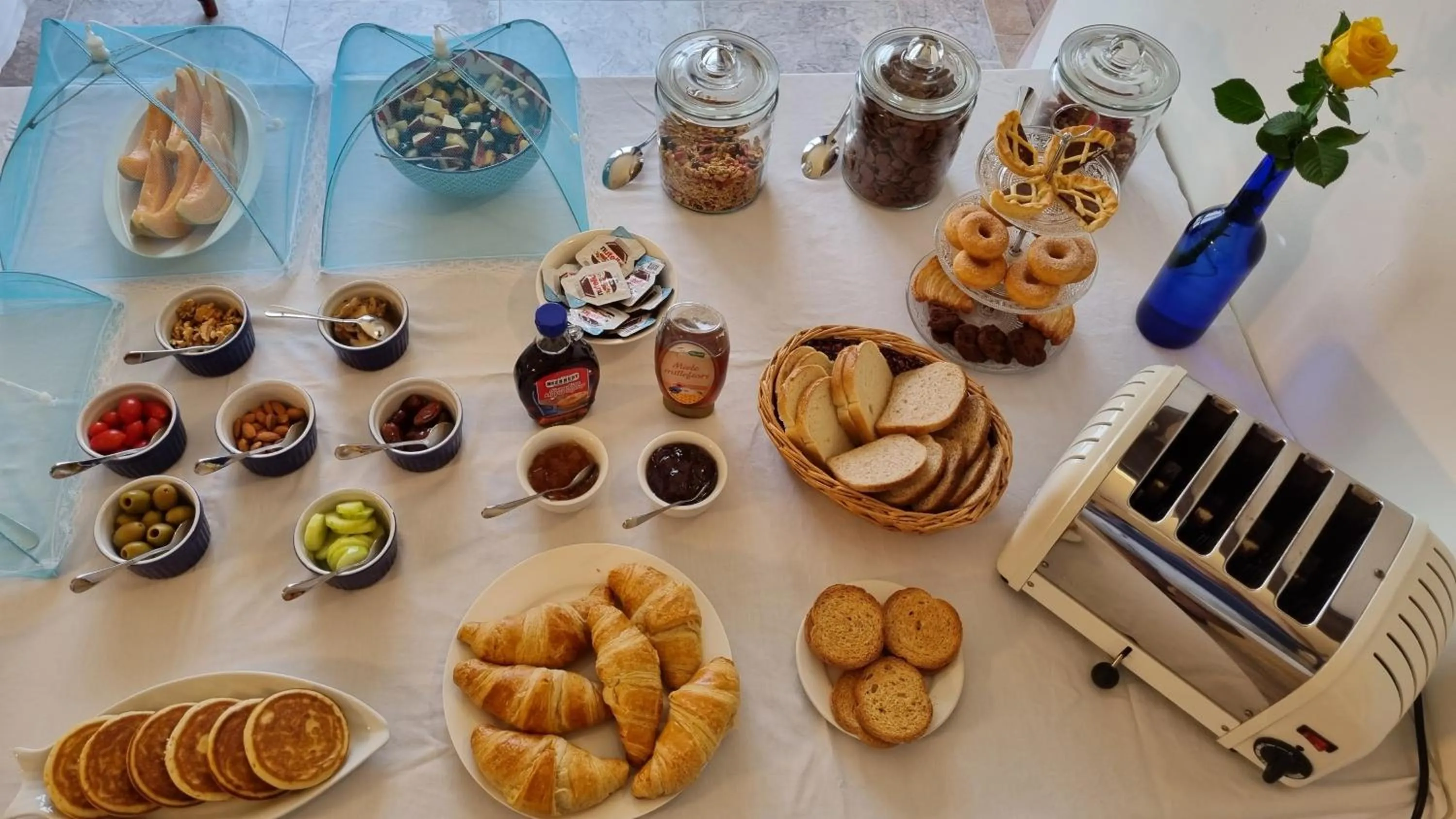 Breakfast in Villa Serenity B&B