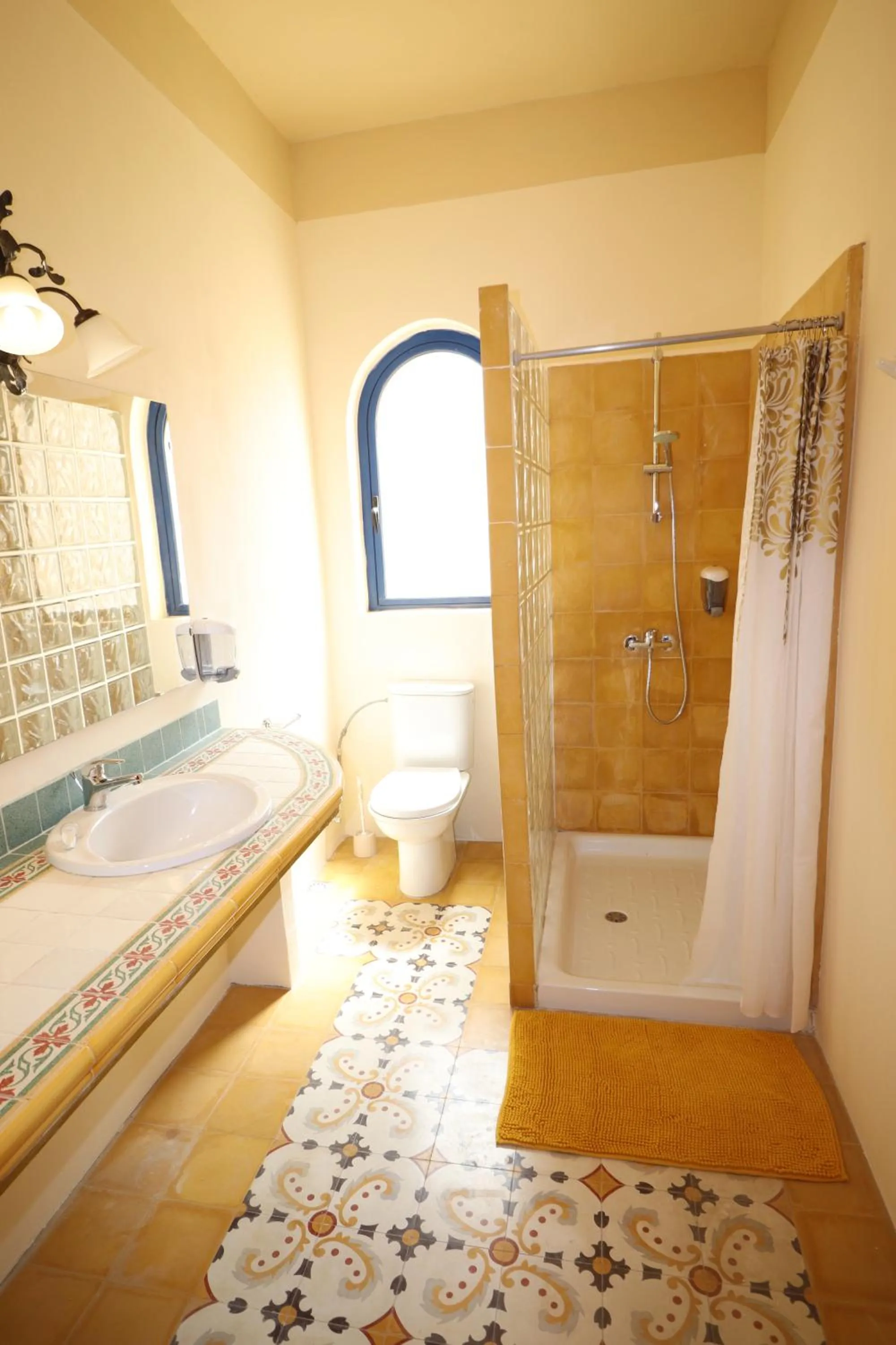 Toilet in Villa Serenity B&B