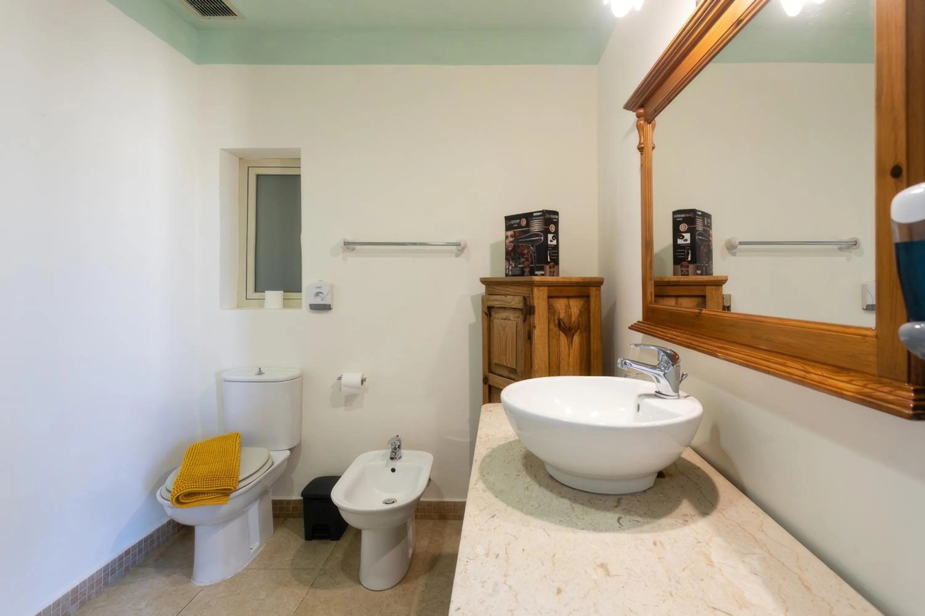 Toilet in Villa Serenity B&B