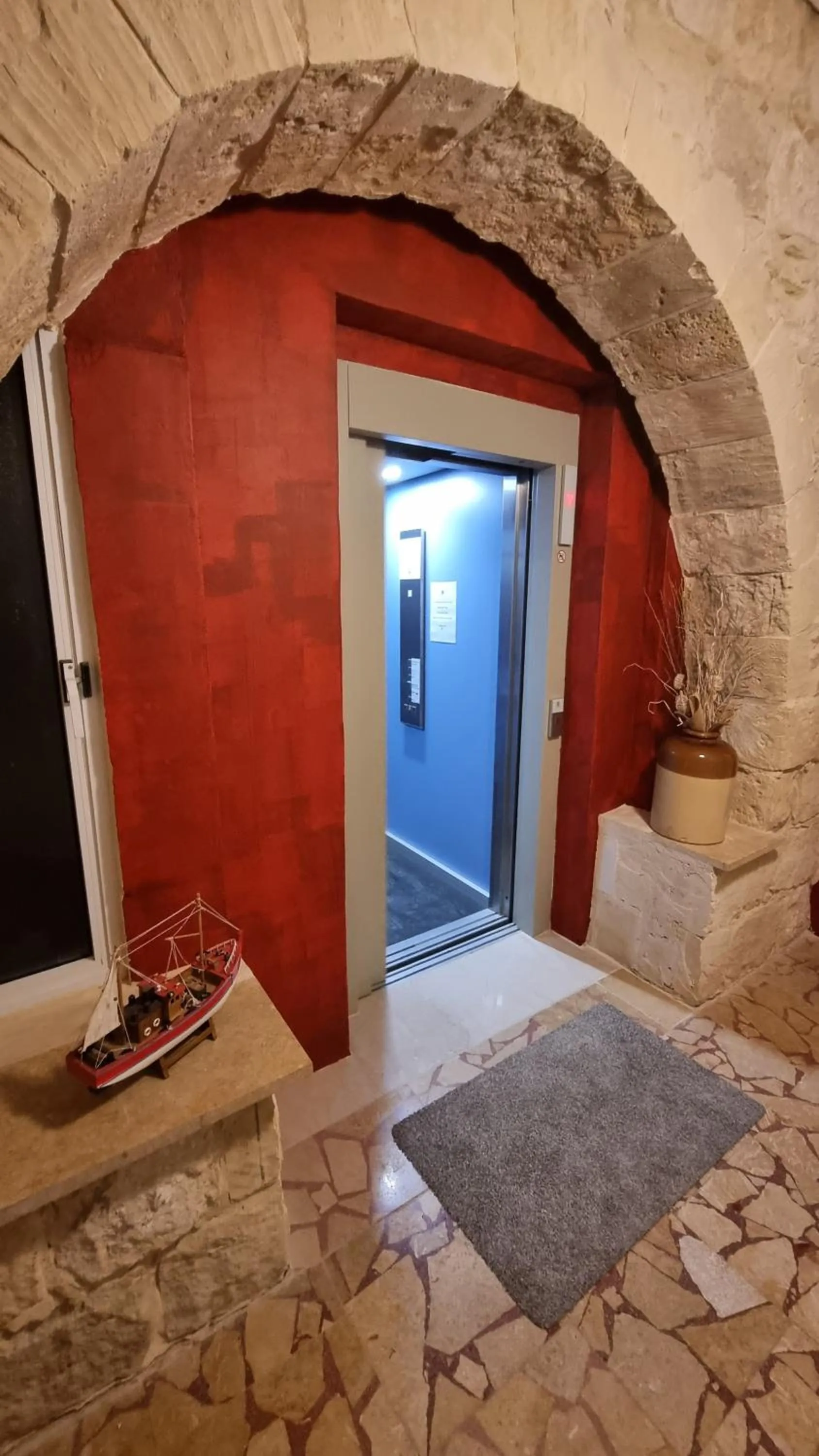 elevator in Villa Serenity B&B